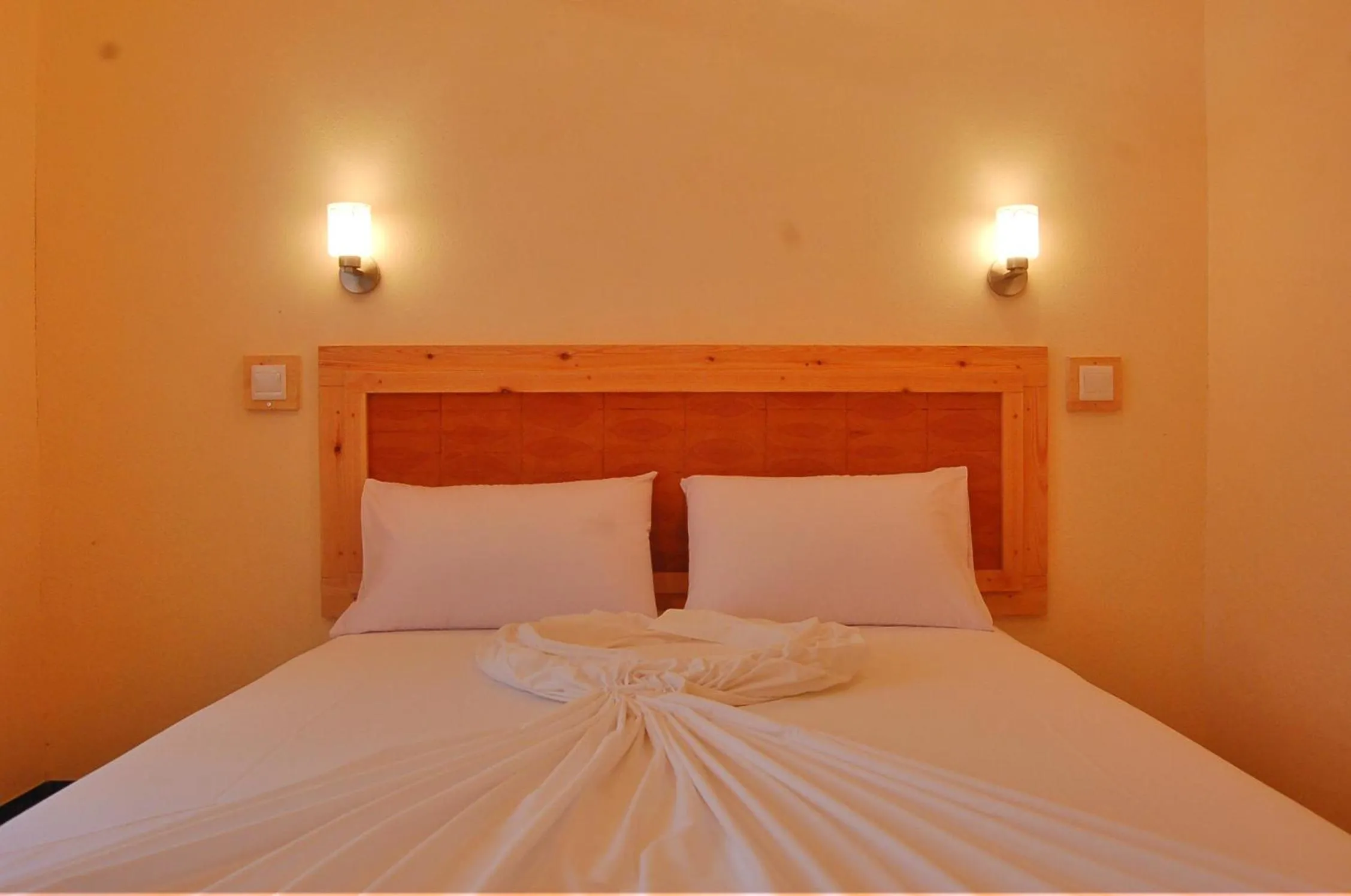 Bed in Vaali Maldives Island Escapes & Dive