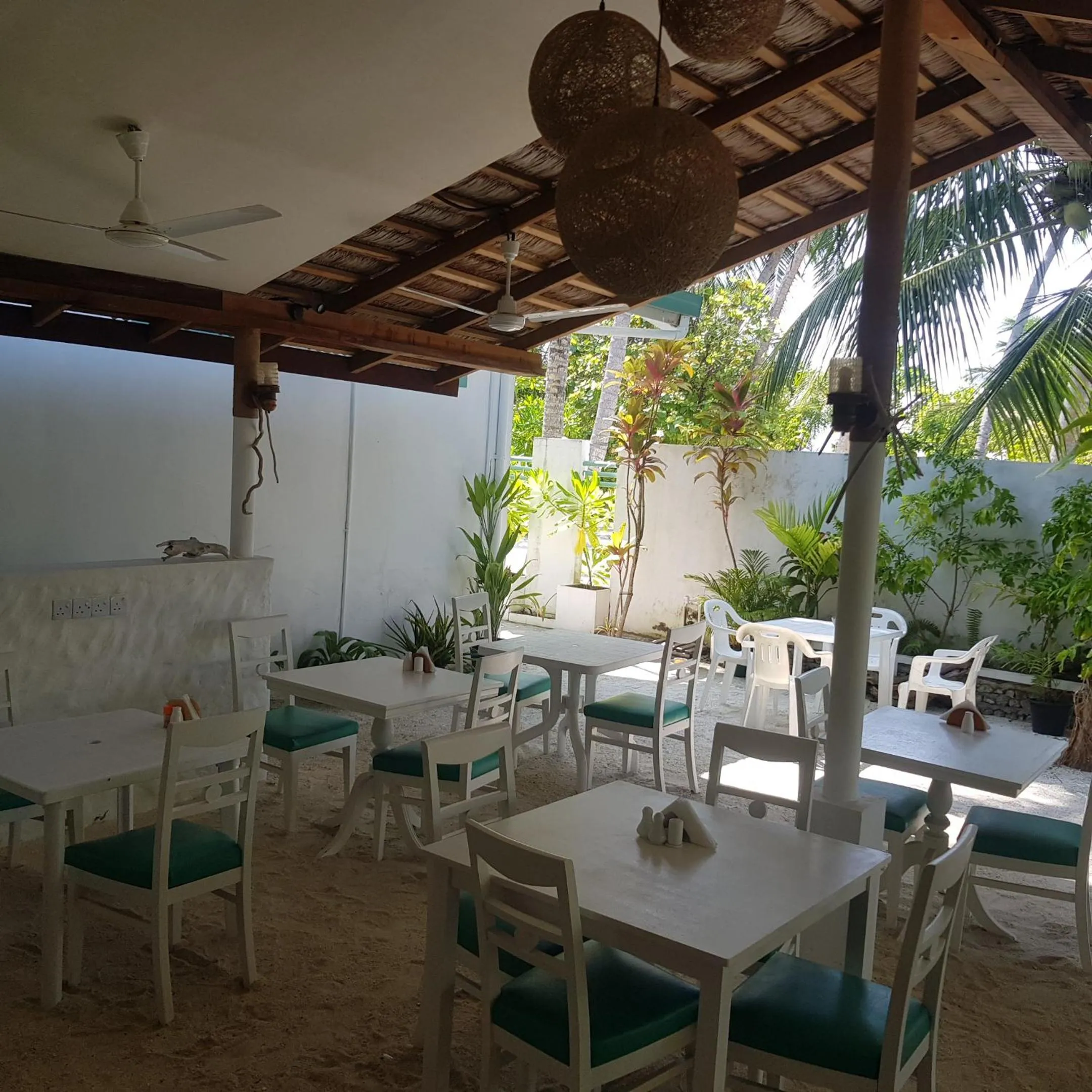 Vaali Maldives Island Escapes & Dive