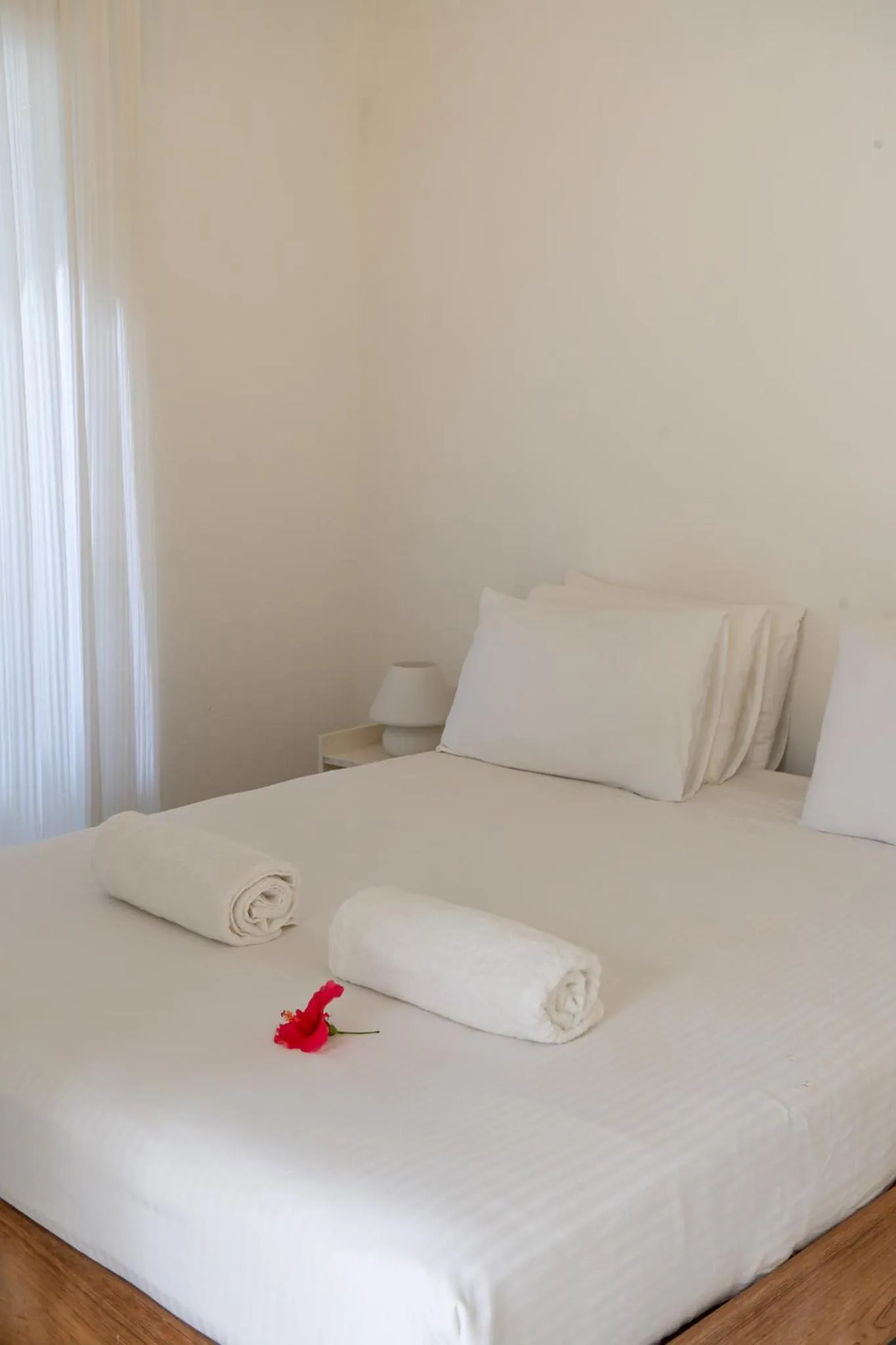 Bed in Vaali Maldives Island Escapes & Dive