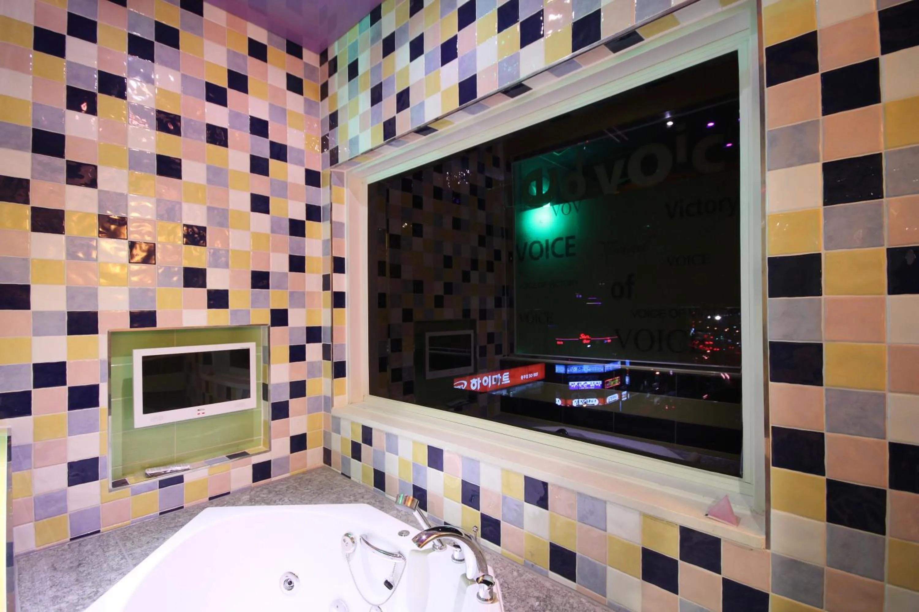 Bathroom in Vov Hotel