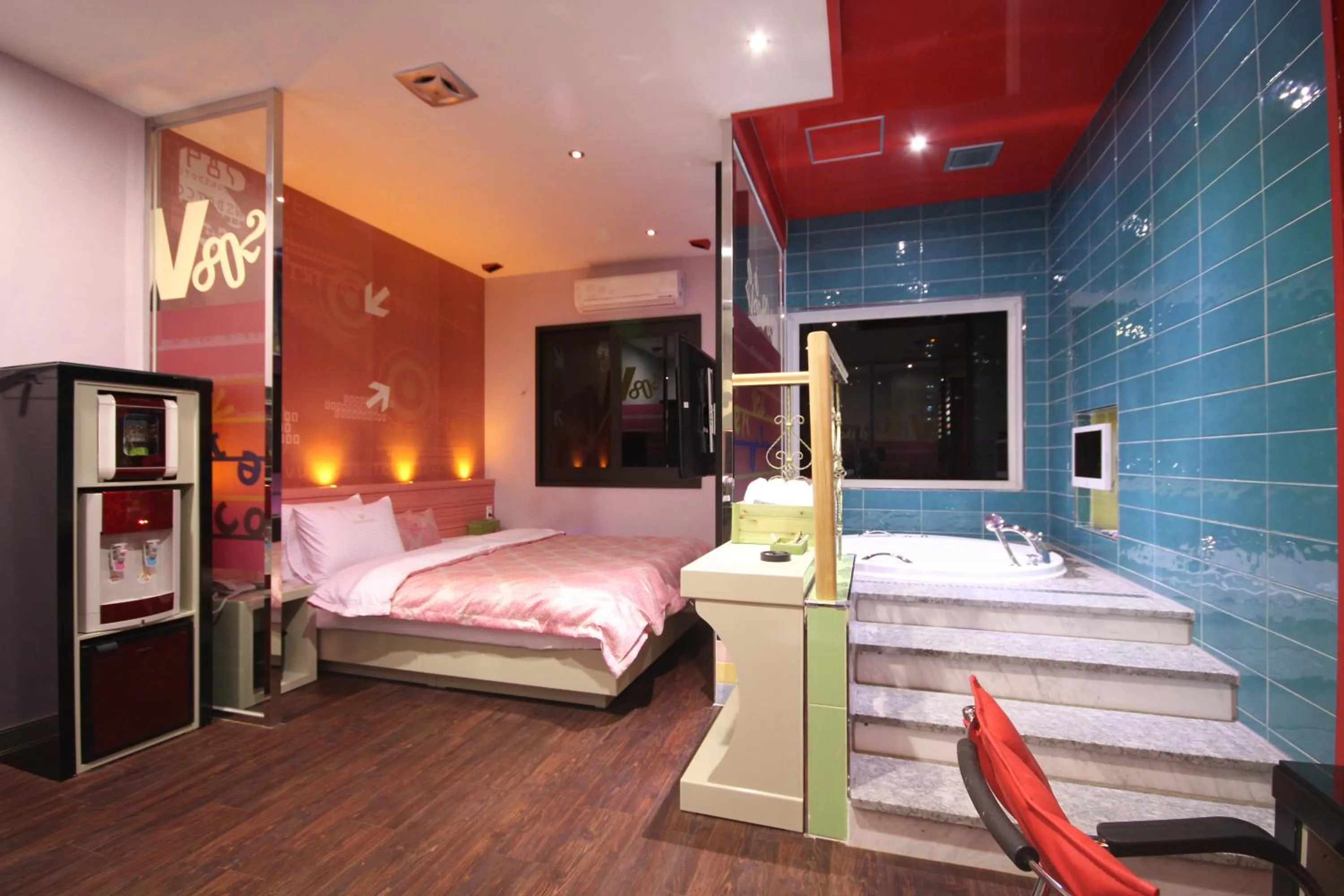 Photo of the whole room, Bed in Vov Hotel