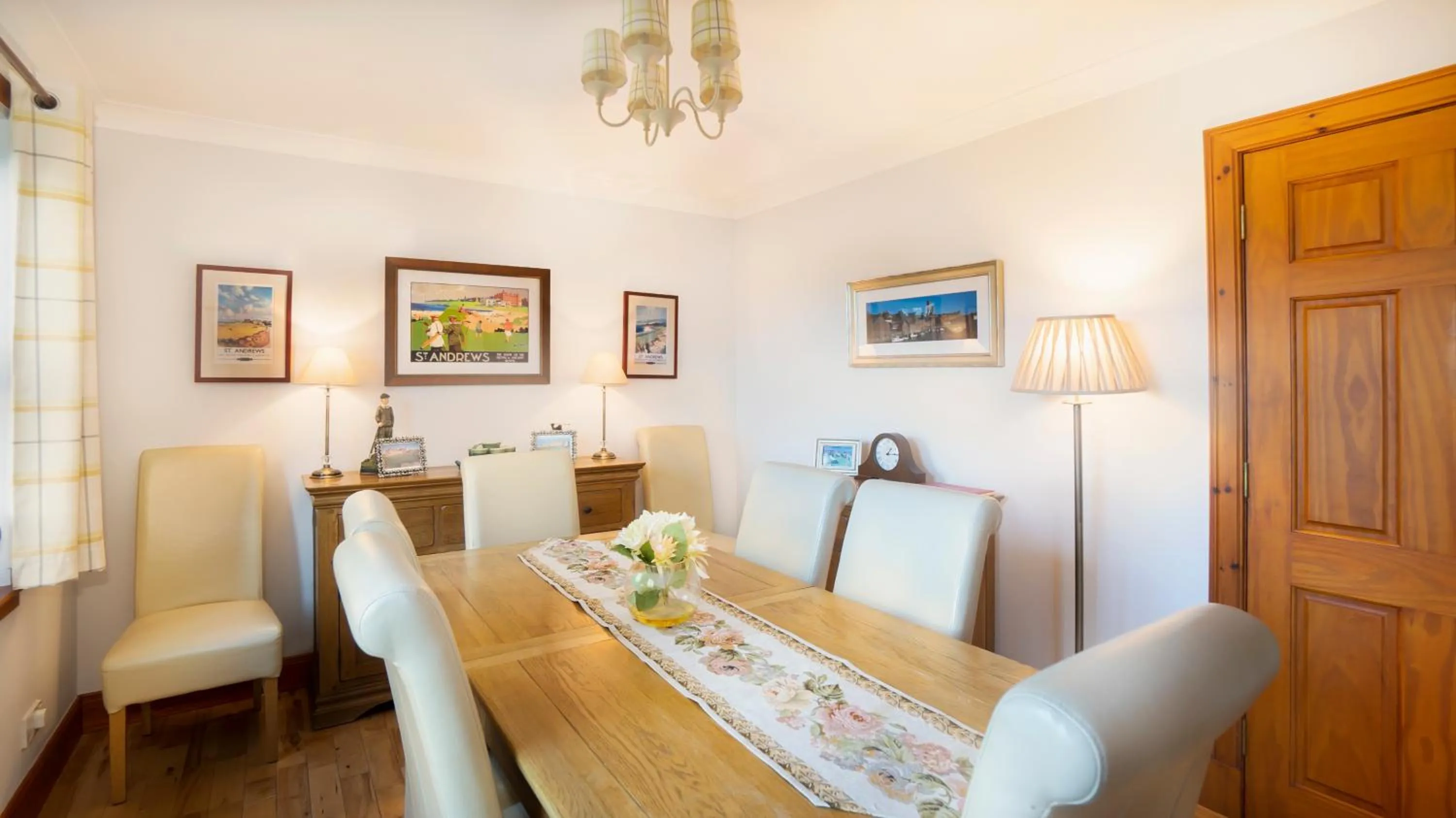 Dining area in Osborne Steading