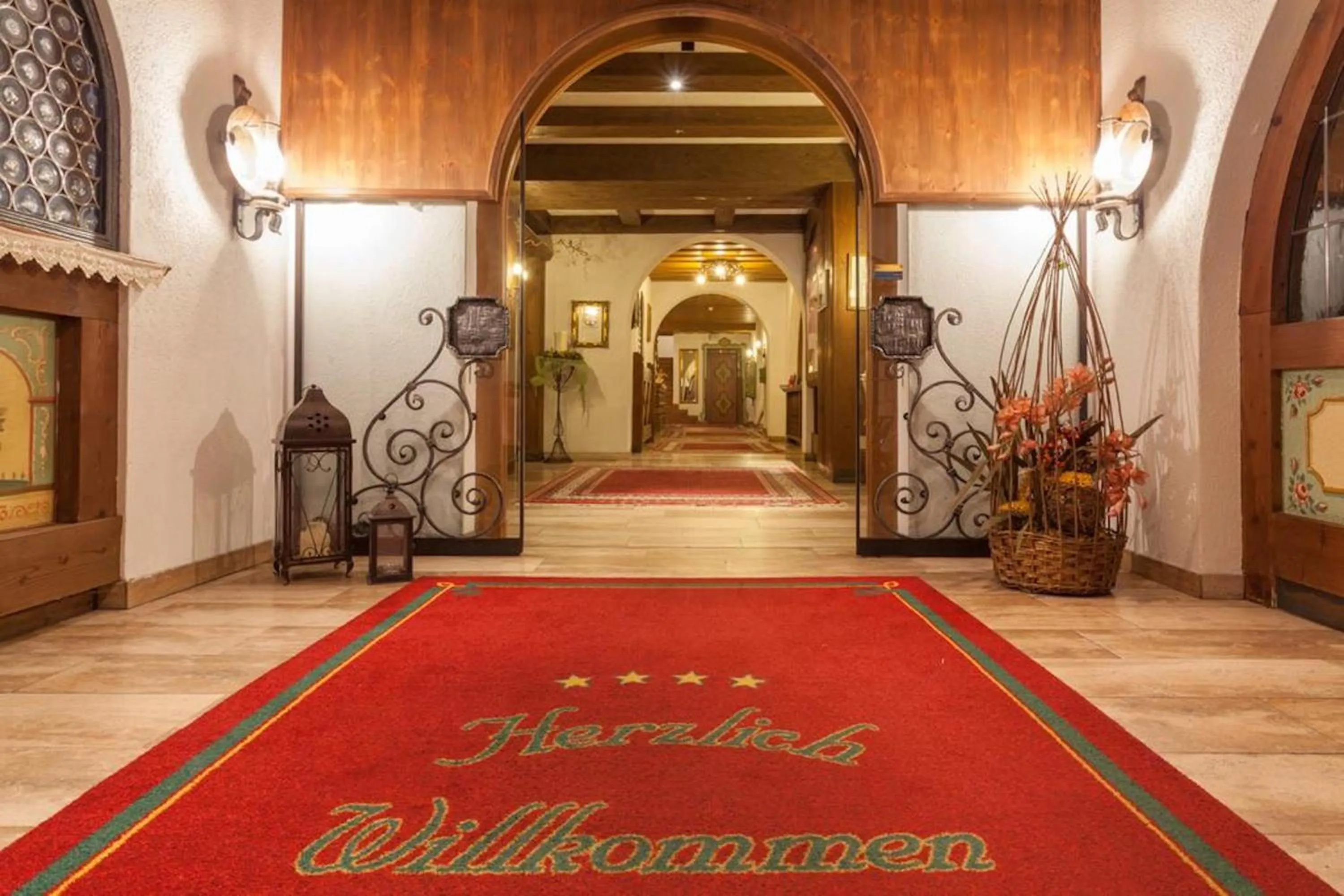 Facade/entrance in Hotel Donnerhof