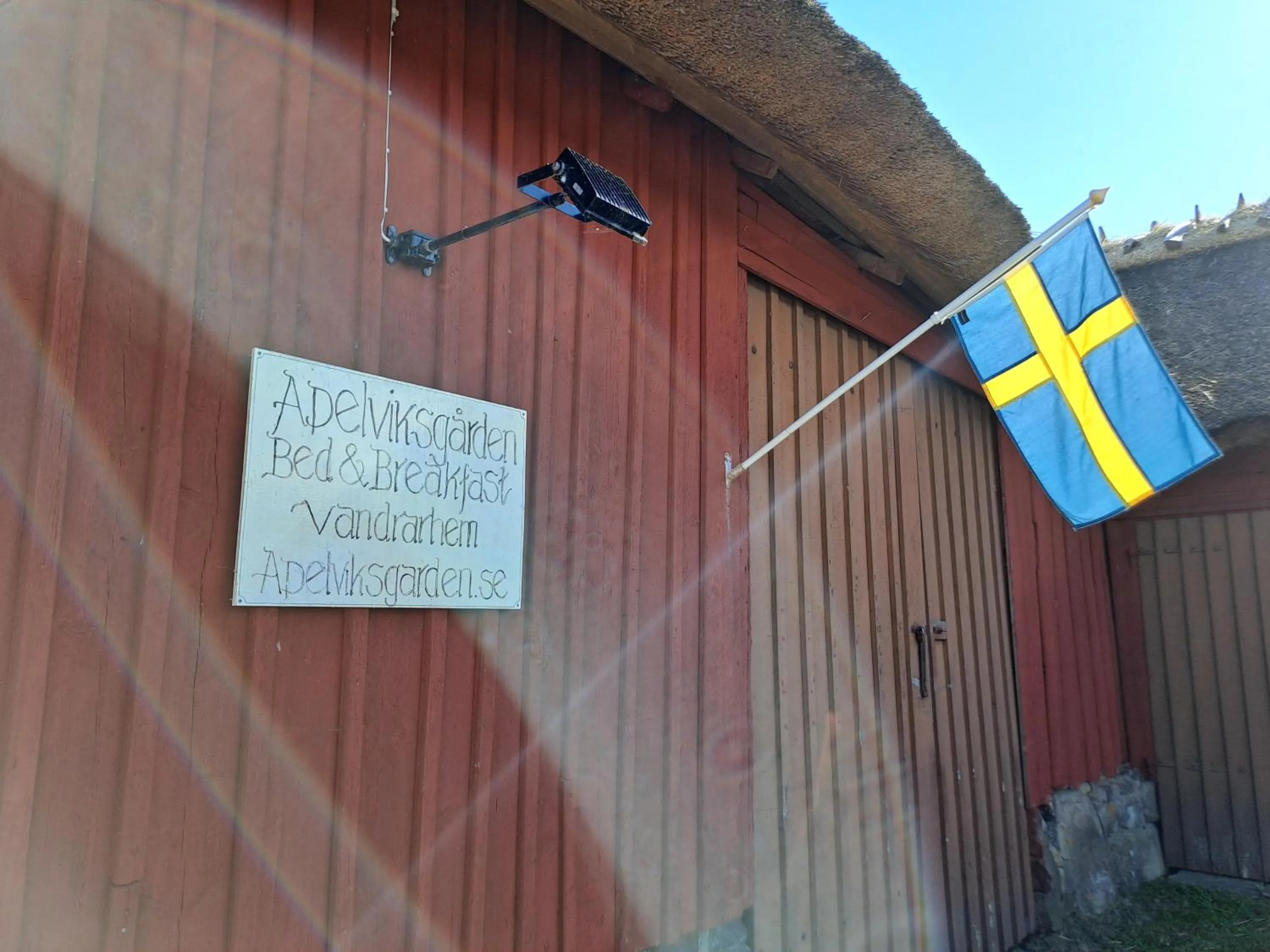Facade/entrance in Apelviksgården B&B, Kulturhistorisk gård