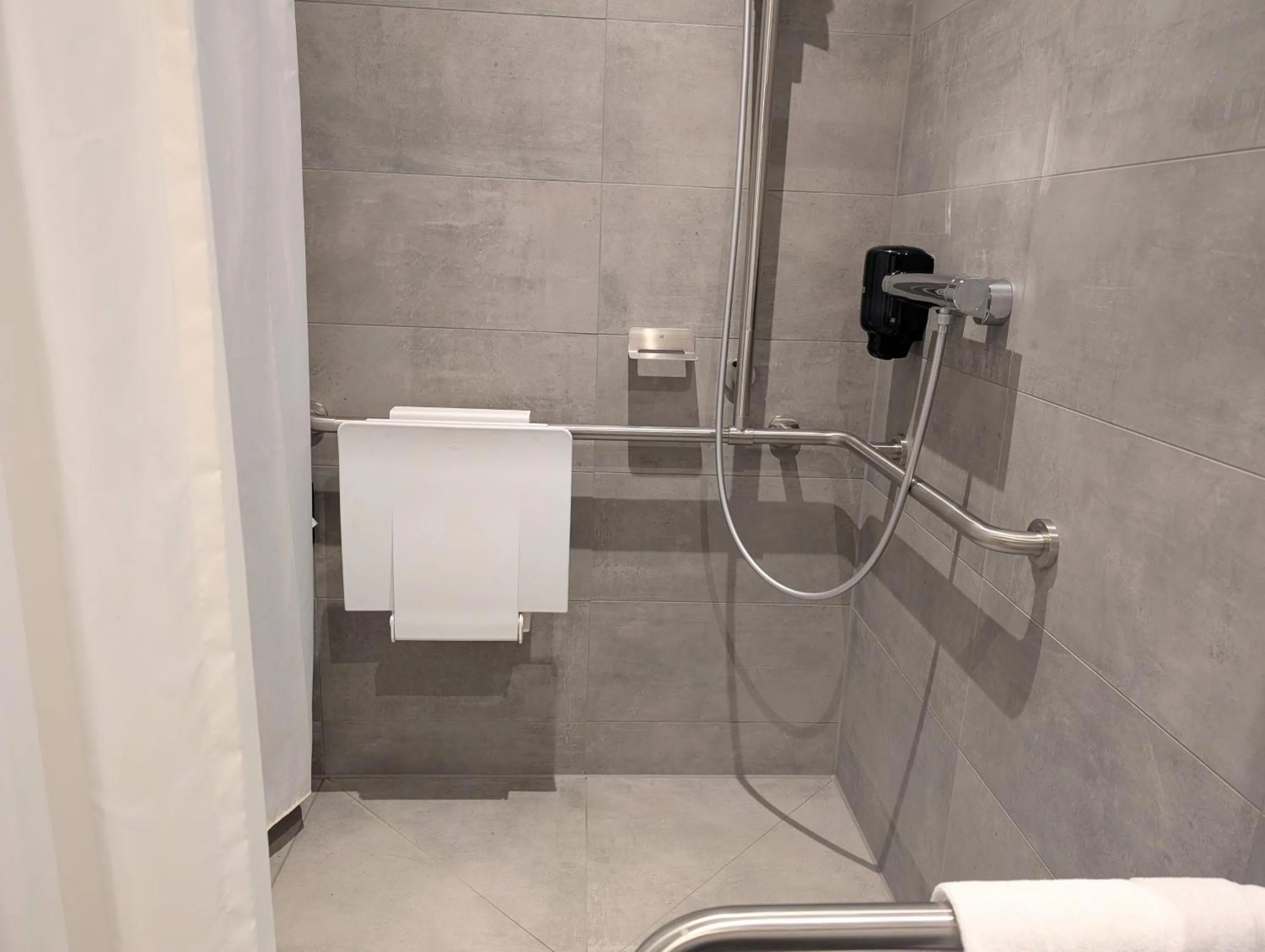 Shower in Kolping-Hotel