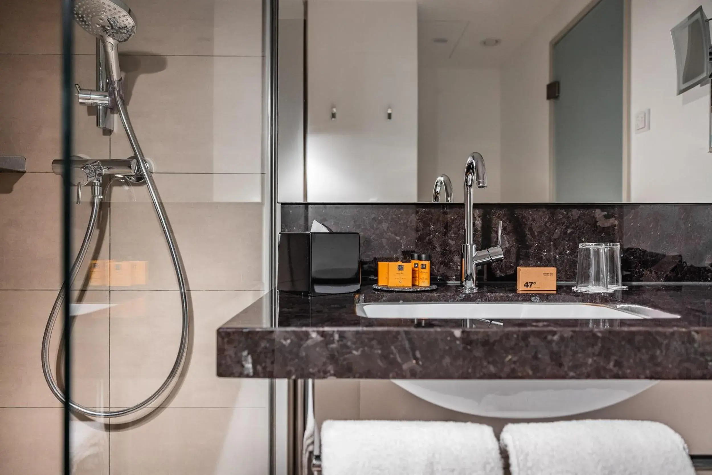 Bathroom in Hotel 47° Bathroom in Hotel 47°