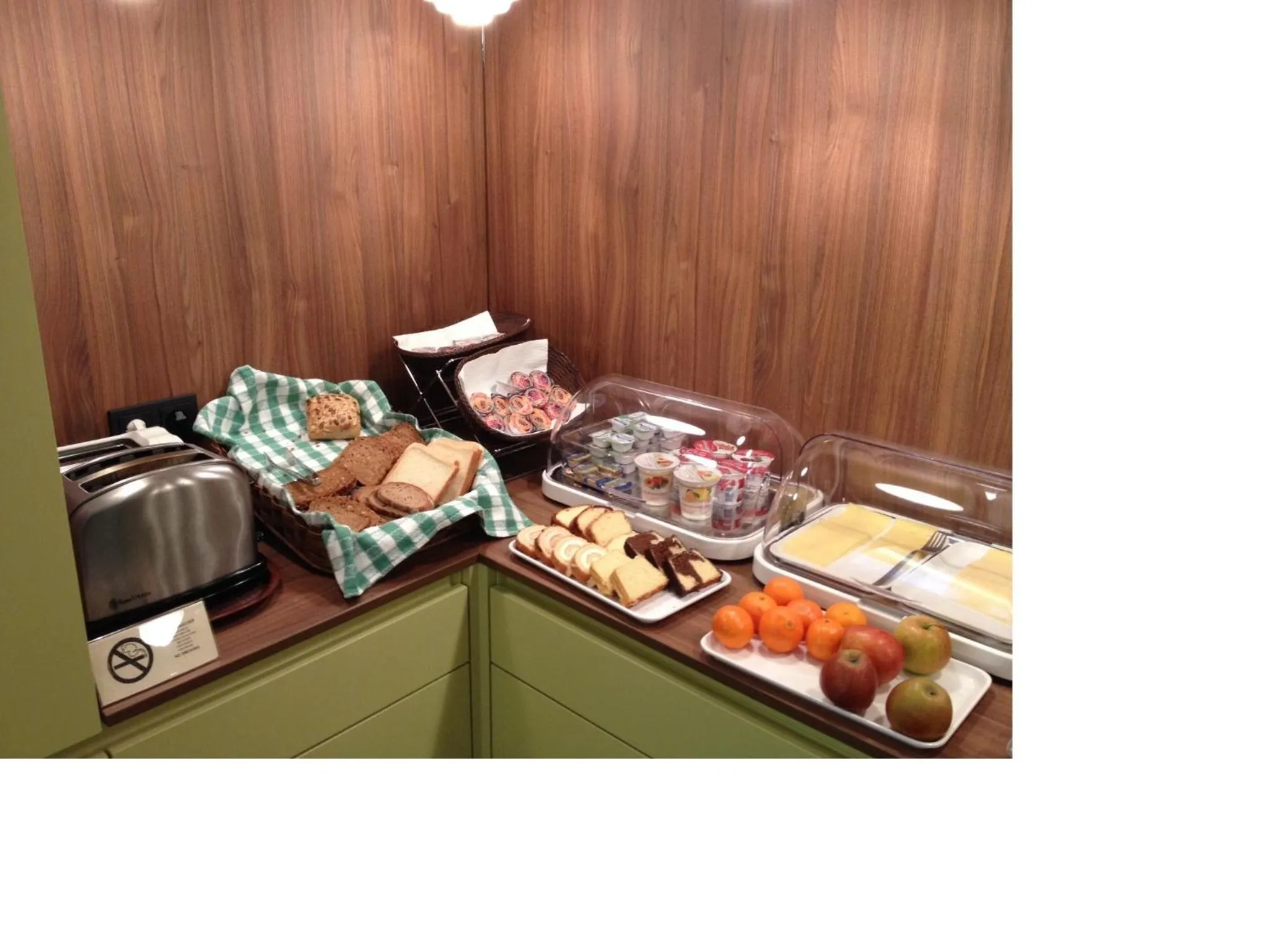 Restaurant/places to eat in Hotel Henry