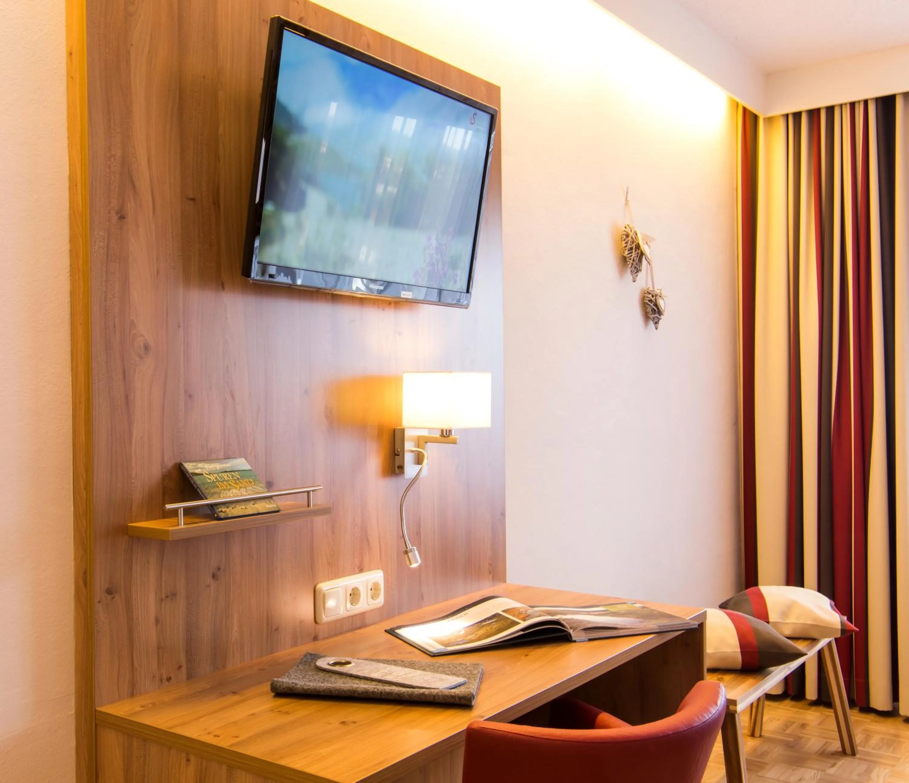 Photo of the whole room, TV/Entertainment Center in Hotel-Gasthof Zur Post