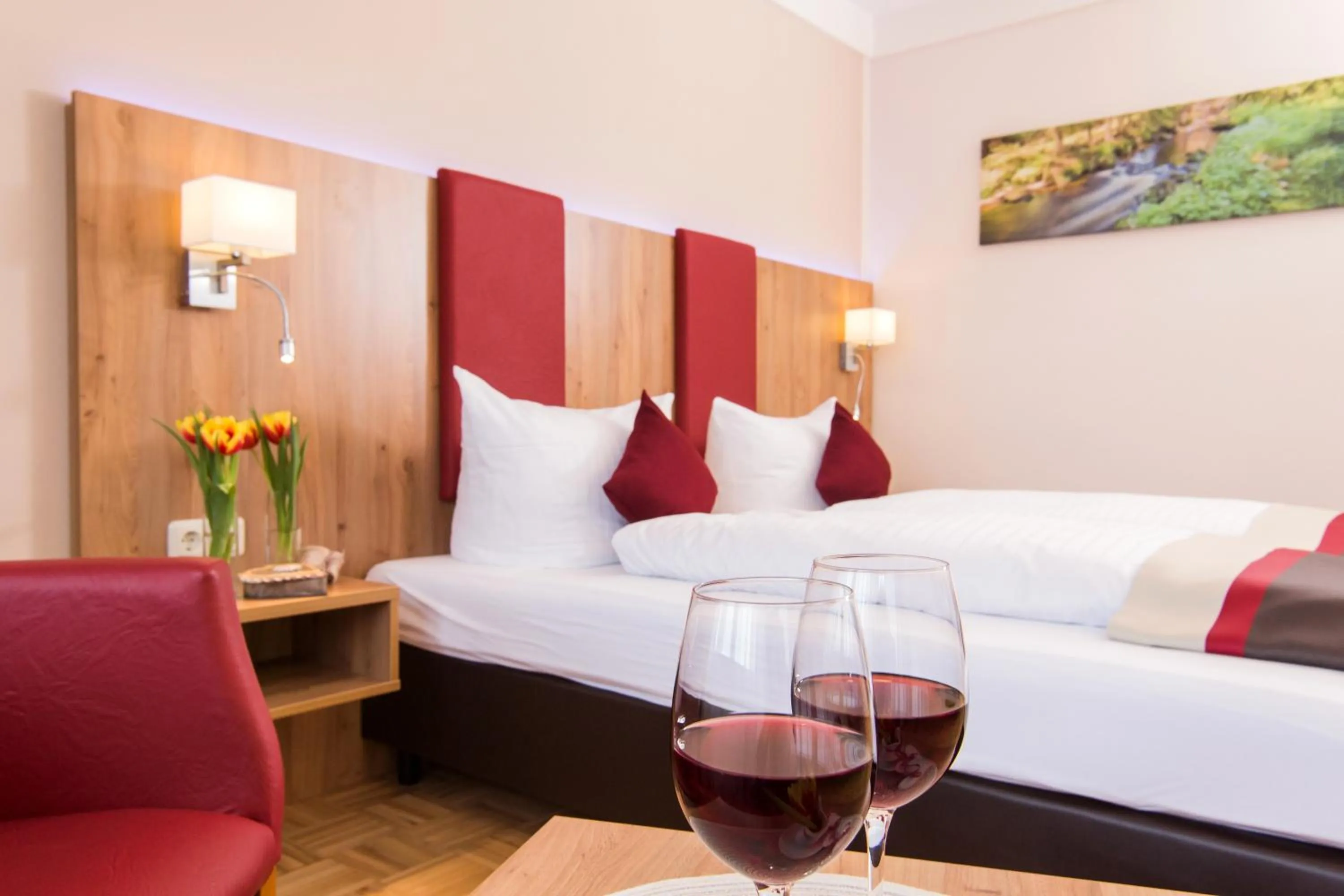 Photo of the whole room, Bed in Hotel-Gasthof Zur Post