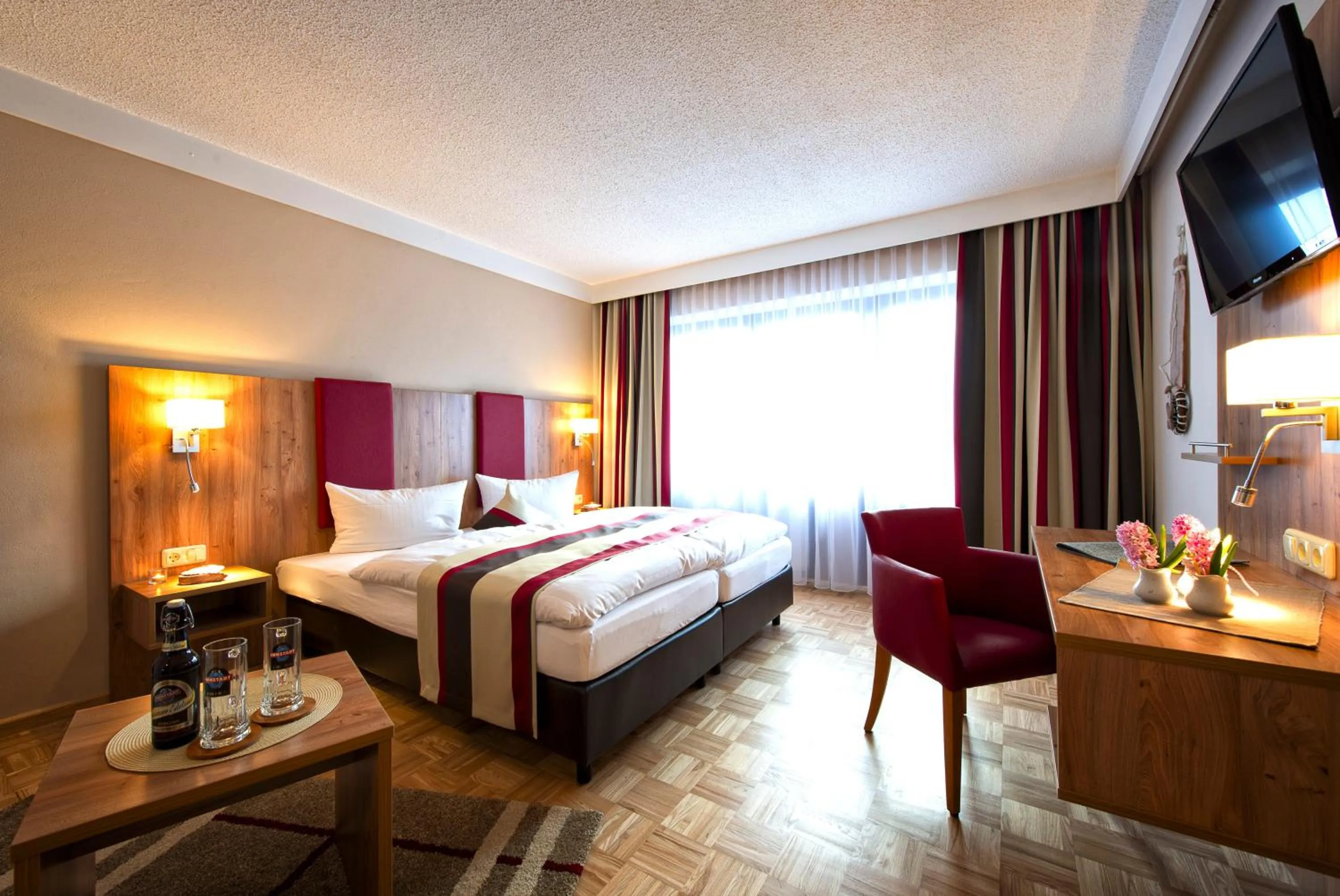 Photo of the whole room, Bed in Hotel-Gasthof Zur Post