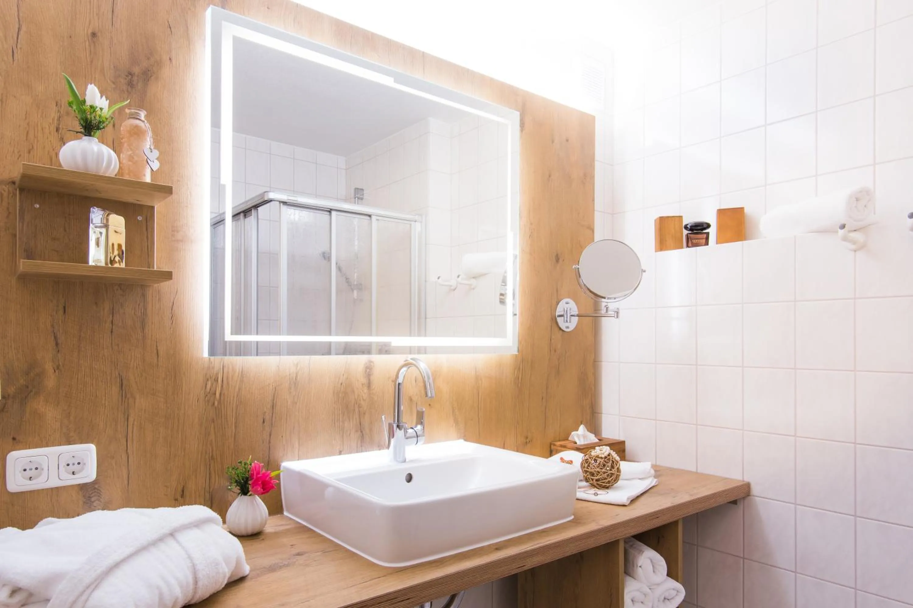 Decorative detail, Bathroom in Hotel-Gasthof Zur Post