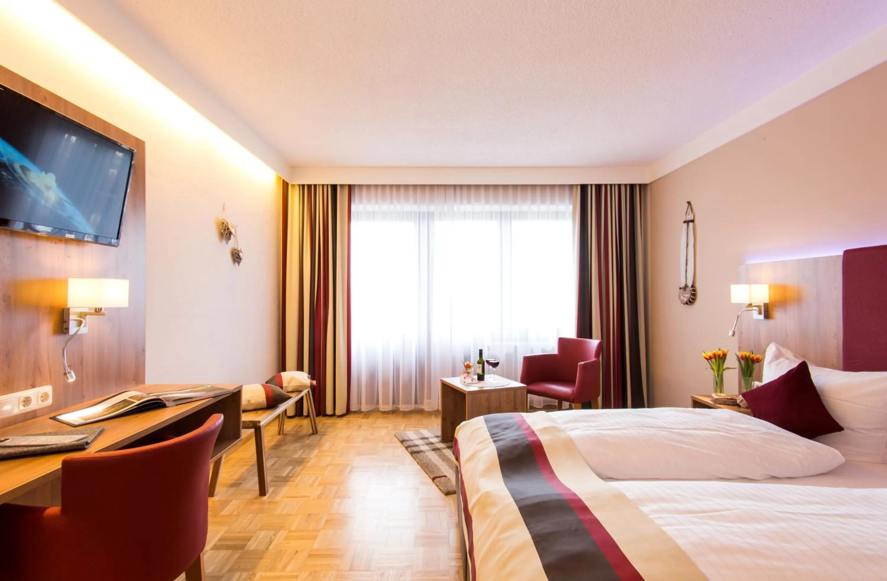 Photo of the whole room, Bed in Hotel-Gasthof Zur Post