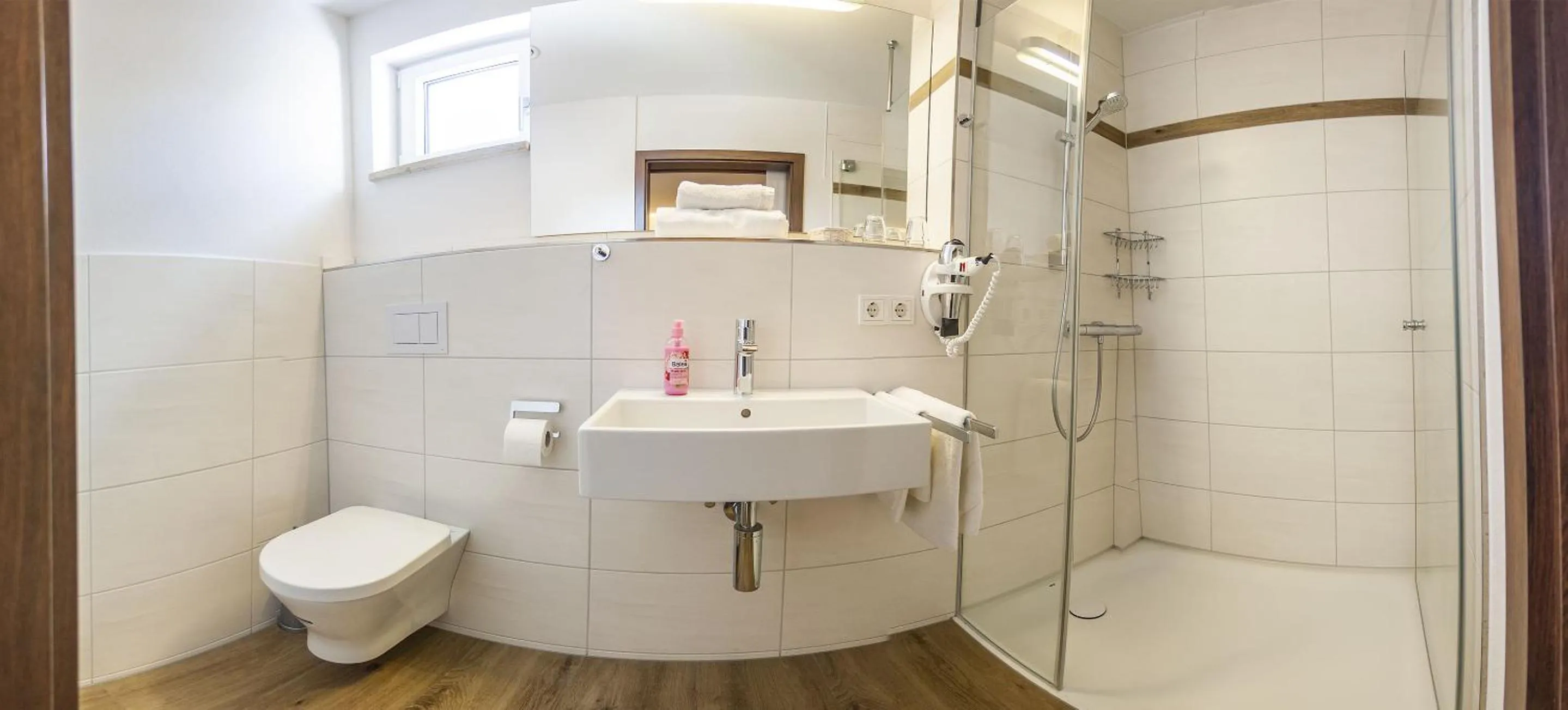 Shower in Hotel-Gasthof Krone