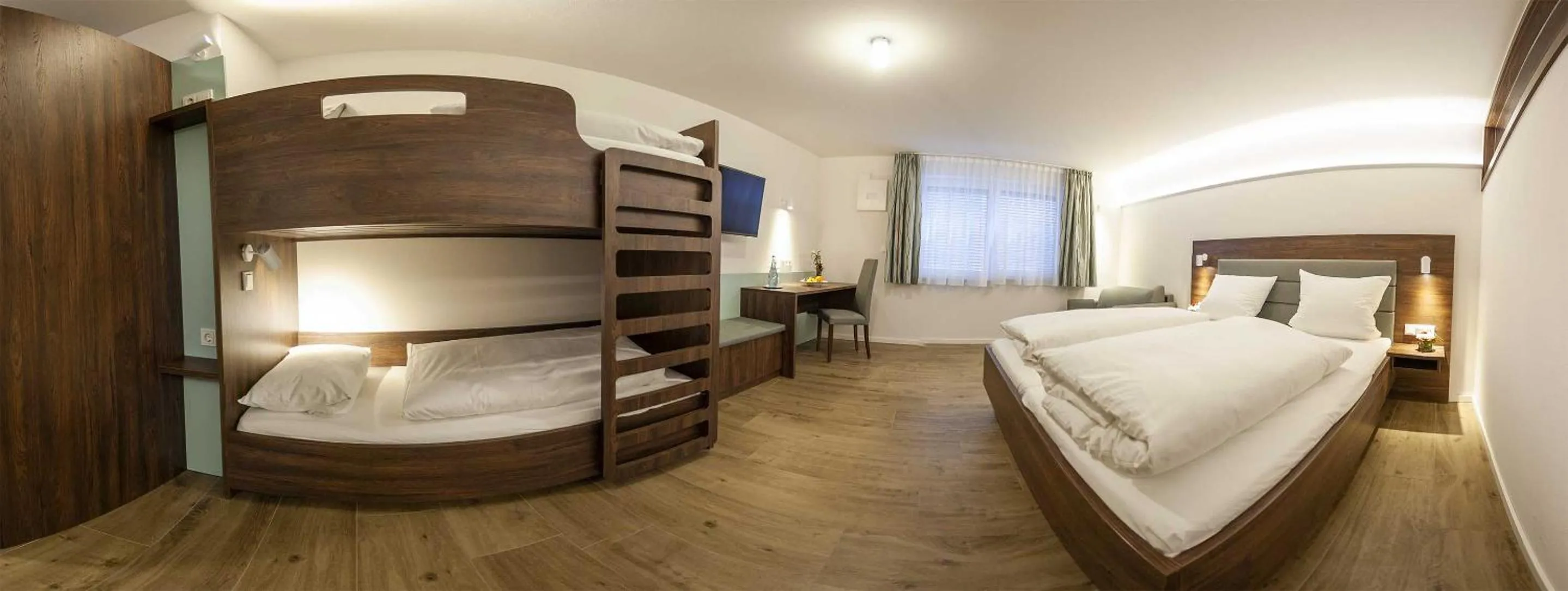 TV and multimedia, Bed in Hotel-Gasthof Krone