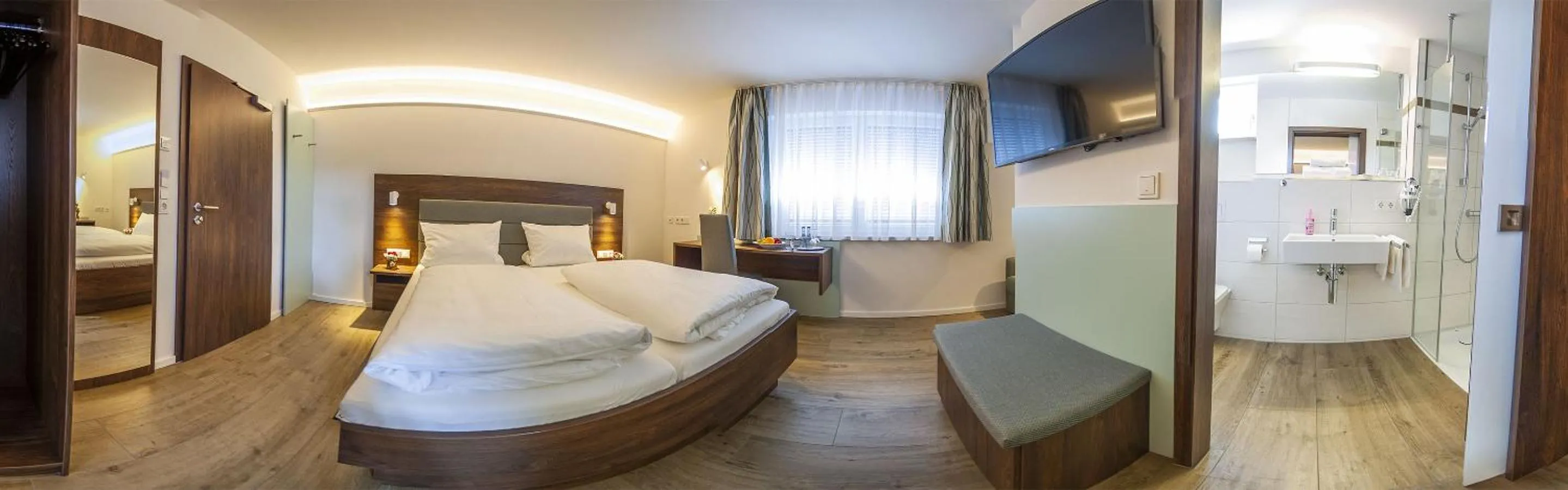 Shower, Bed in Hotel-Gasthof Krone