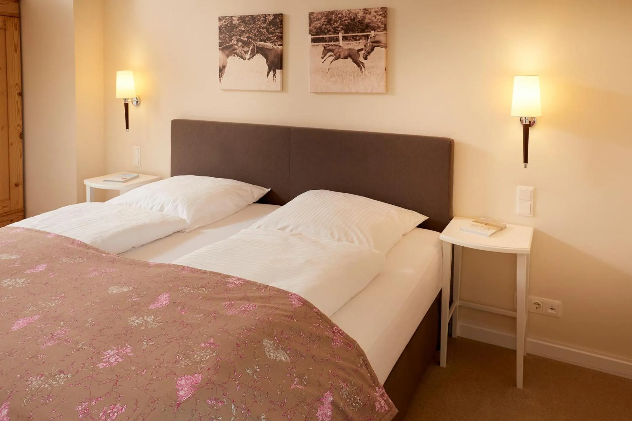 Bed in Kino-Hotel Meyer