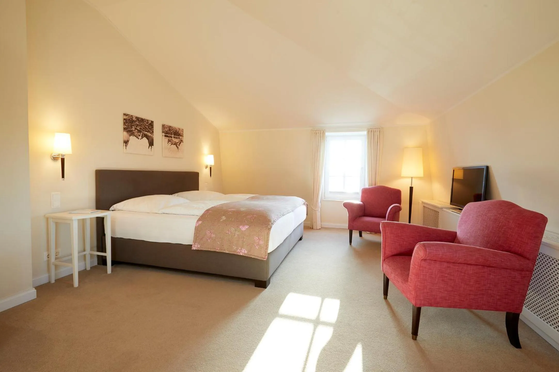 Bed in Kino-Hotel Meyer