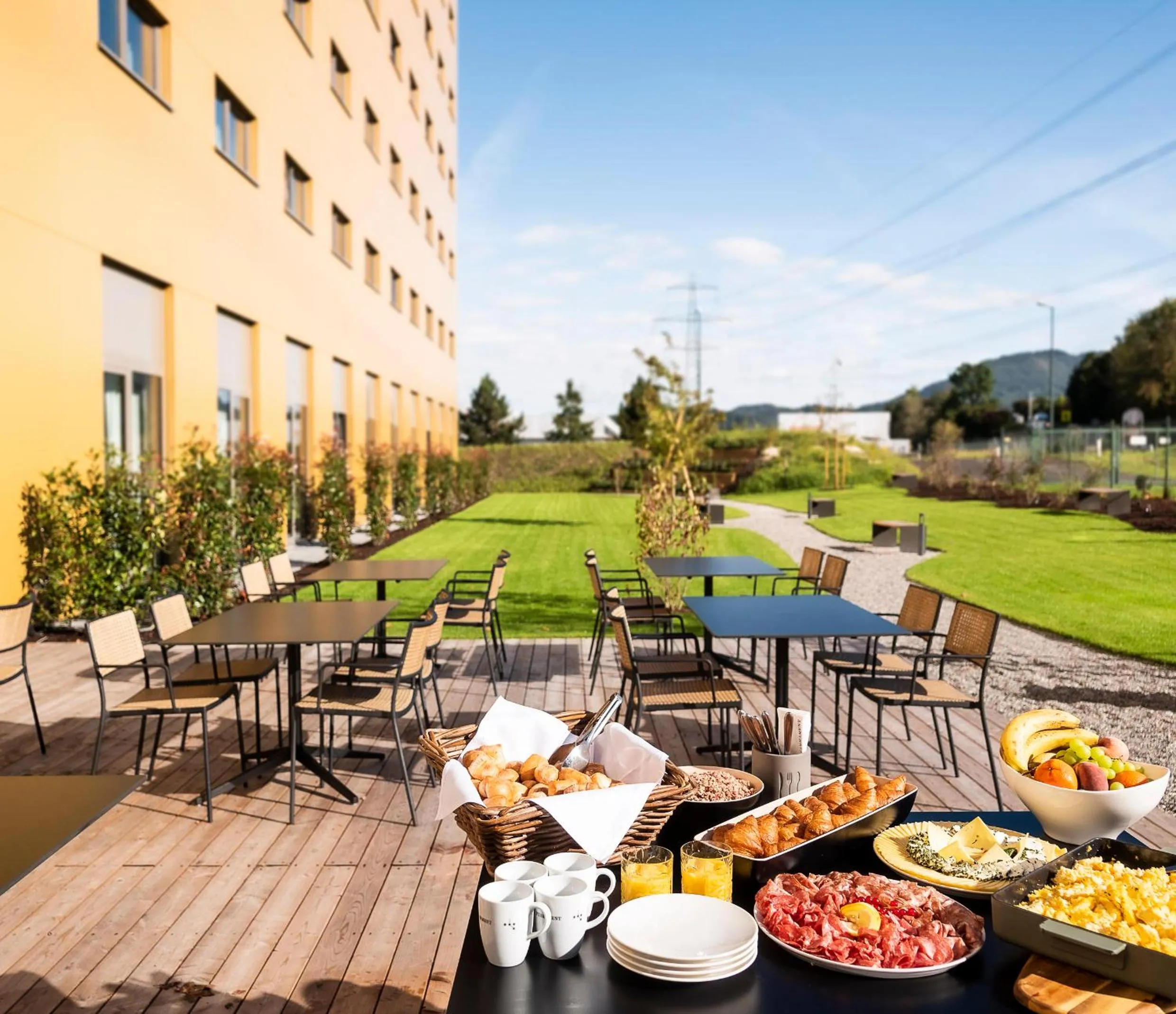 Restaurant/places to eat in FIRMAMENT Hotel