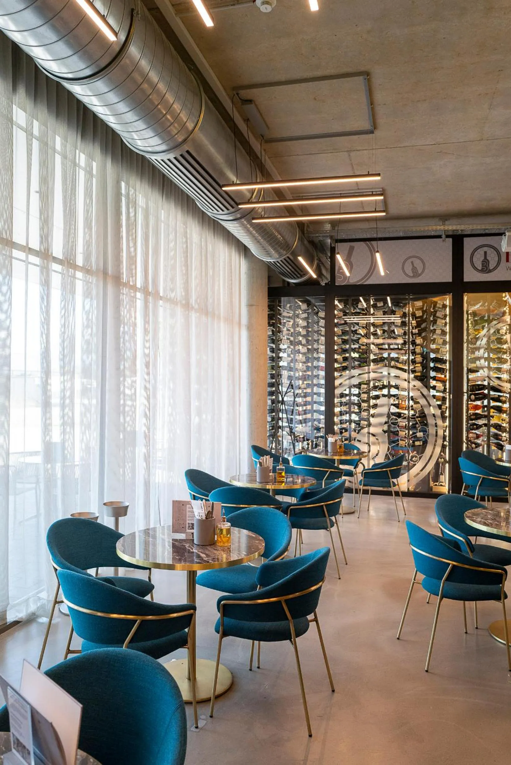 Restaurant/places to eat in FIRMAMENT Hotel