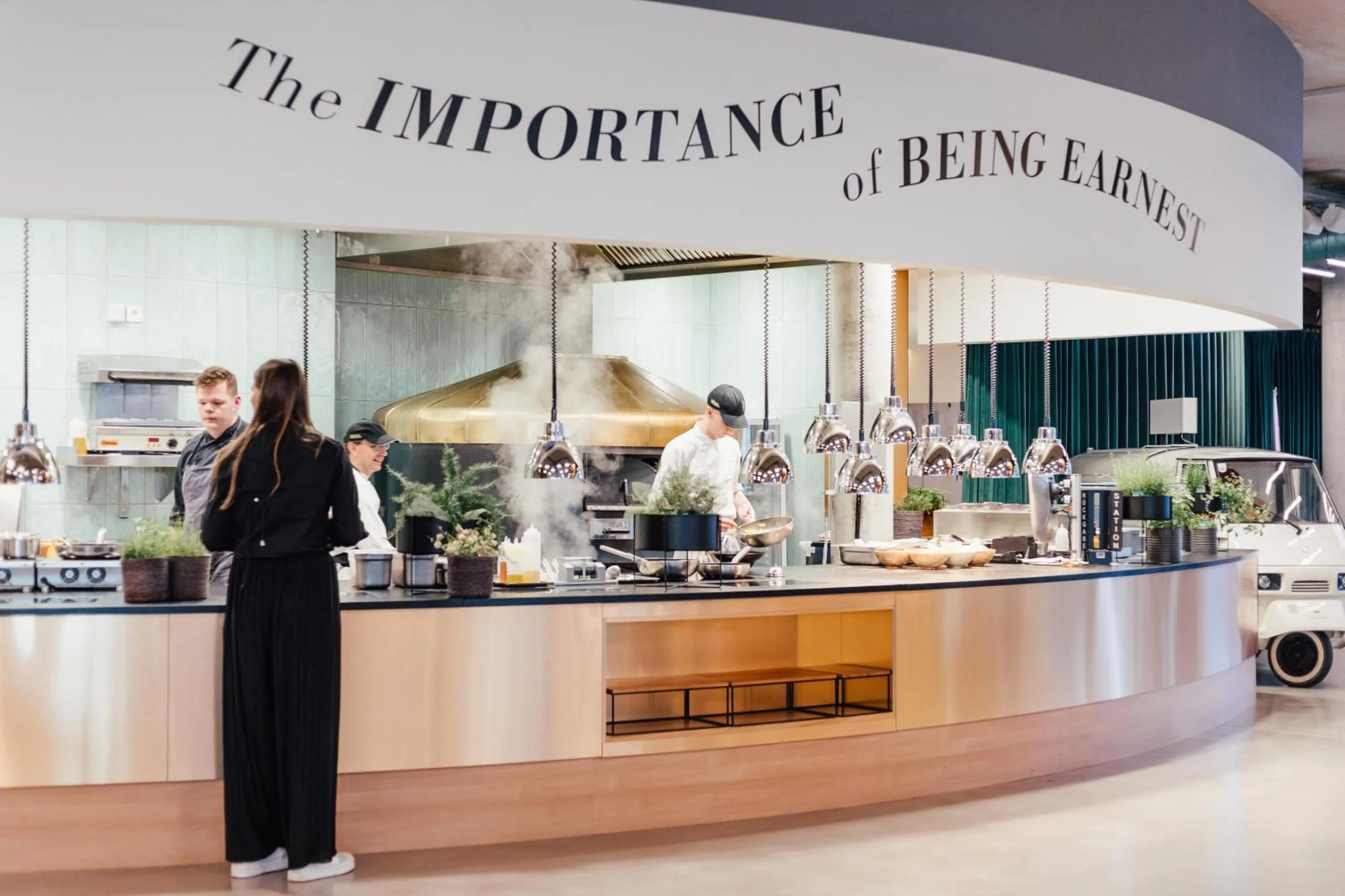 Restaurant/places to eat in FIRMAMENT Hotel