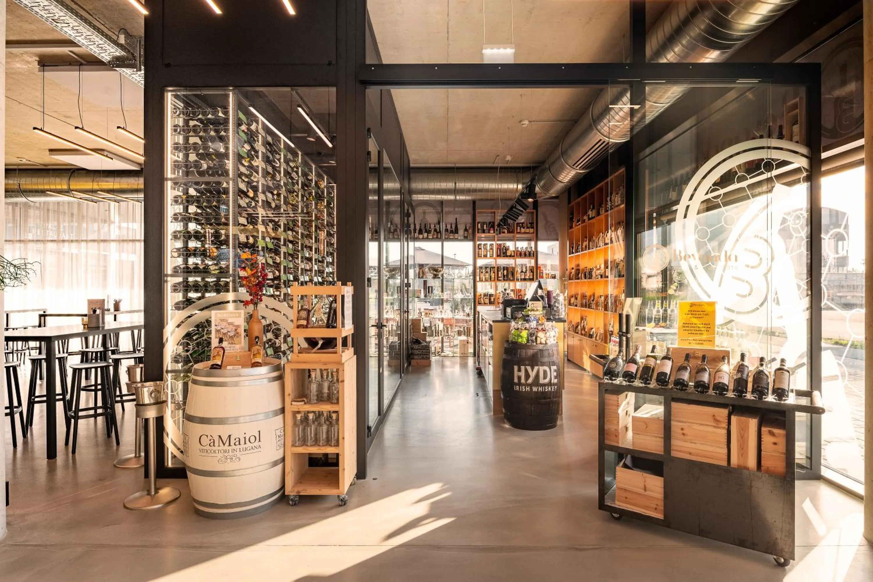 Restaurant/places to eat in FIRMAMENT Hotel