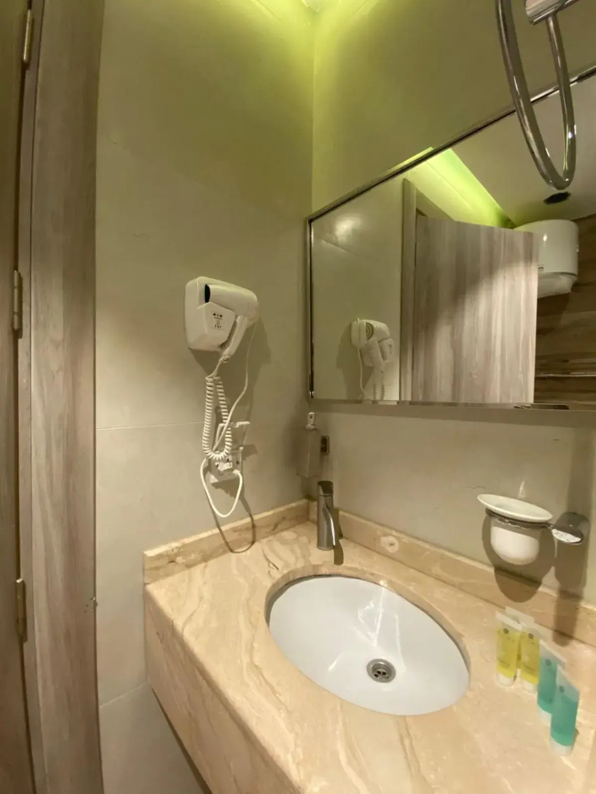 Deluxe Twin Room in Mass Paradise Hotel Deluxe Twin Room in Mass Paradise Hotel