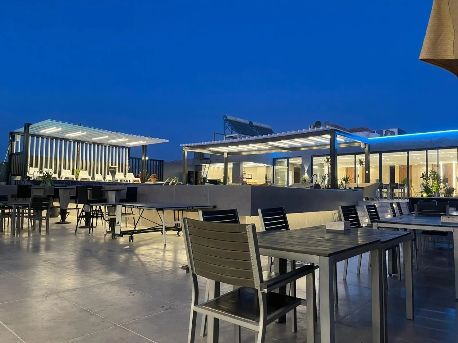 Restaurant/places to eat in Mass Paradise Hotel