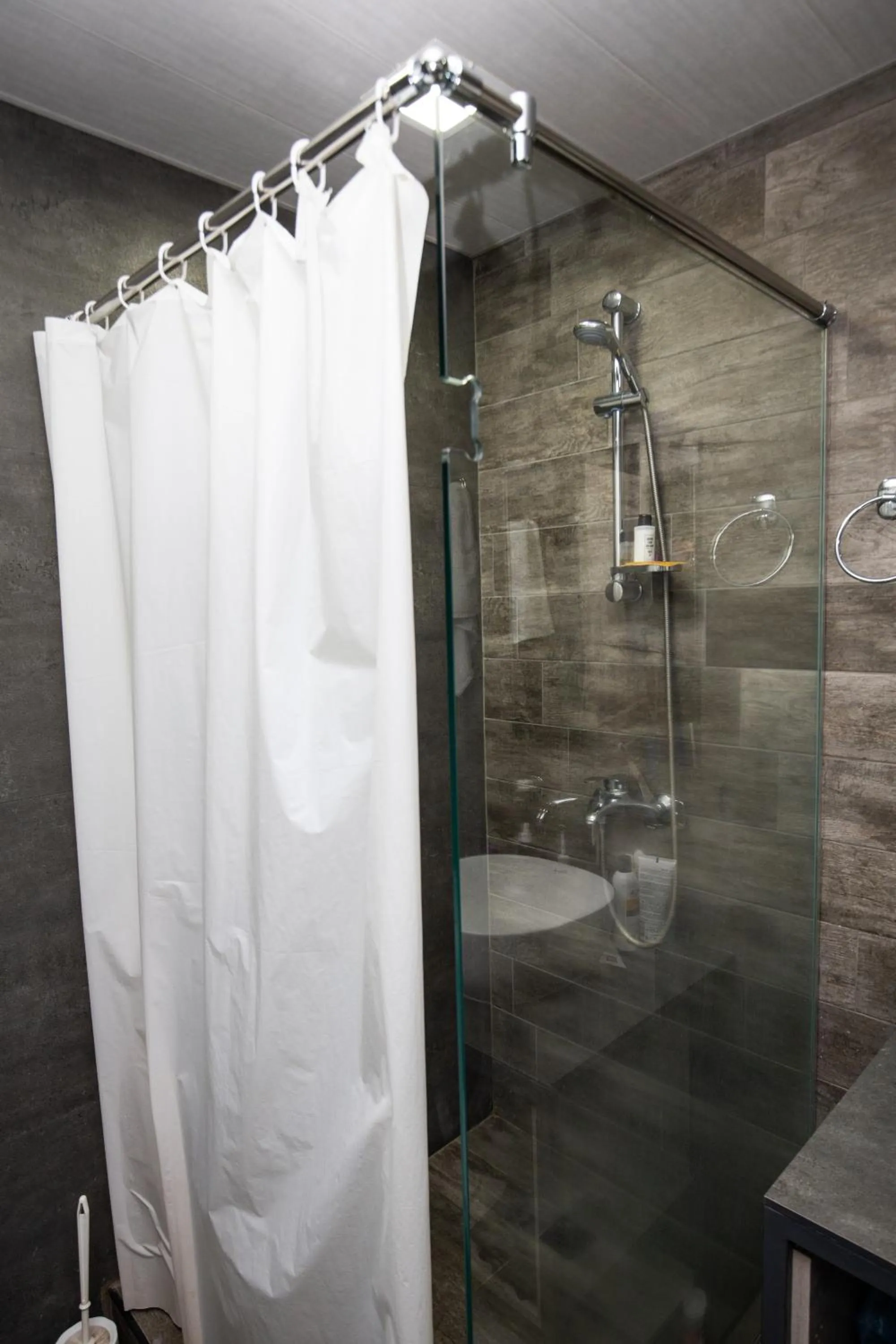 Shower in Hotel Tigran Mets Yerevan