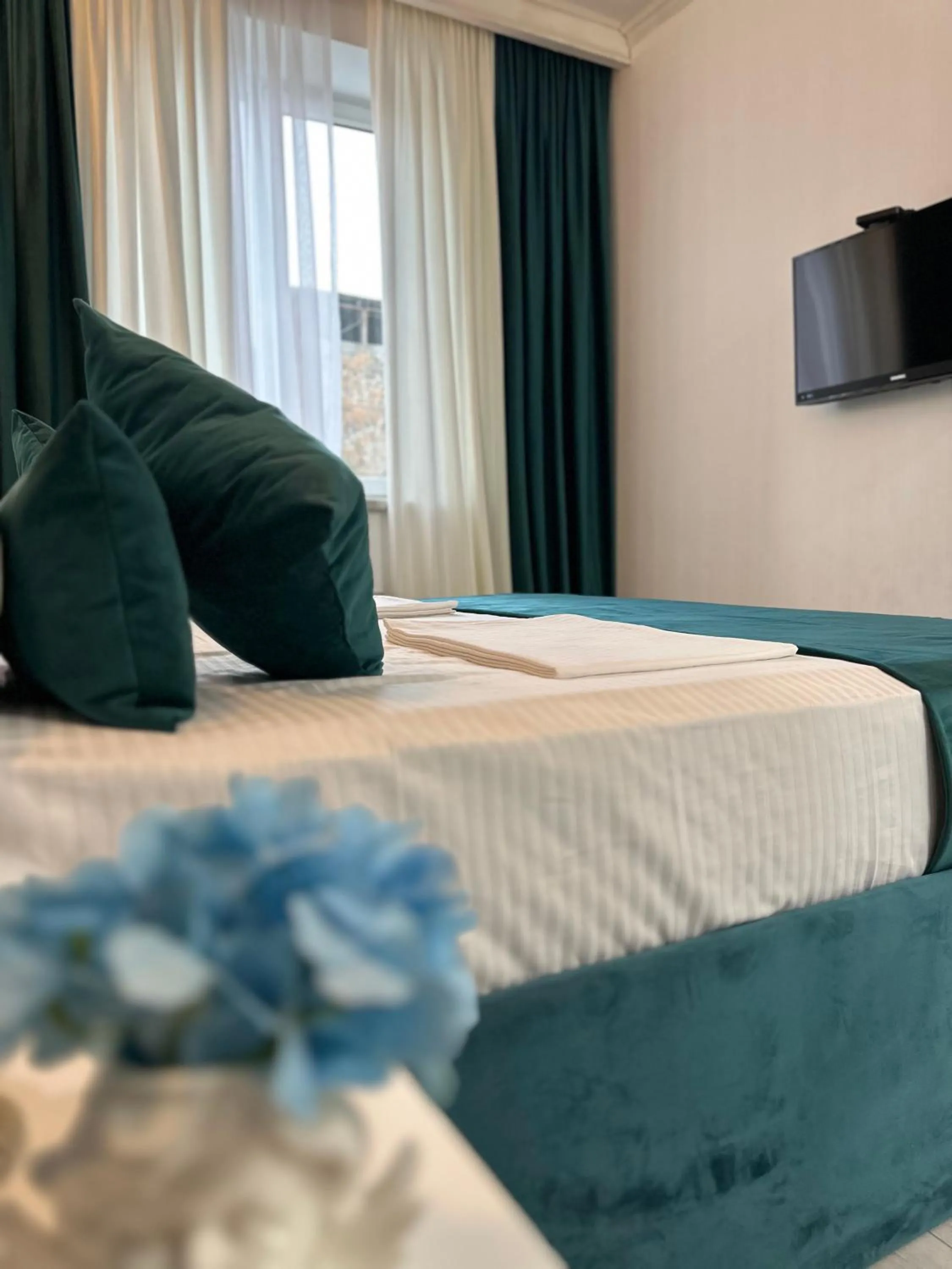 TV and multimedia, Bed in Hotel Tigran Mets Yerevan