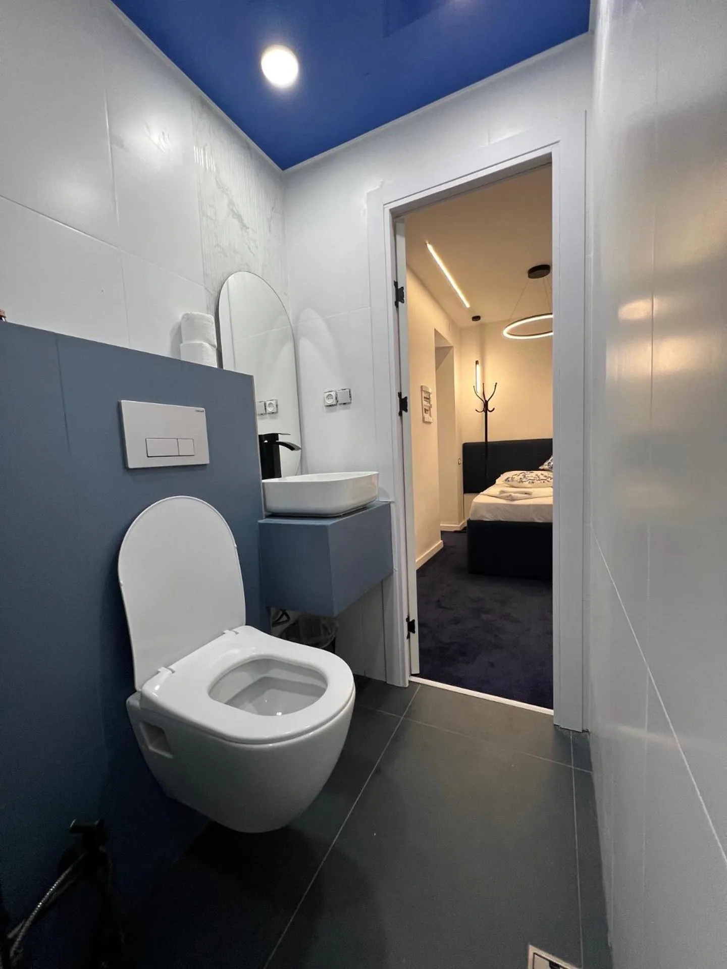Toilet, Bed in Hotel Tigran Mets Yerevan