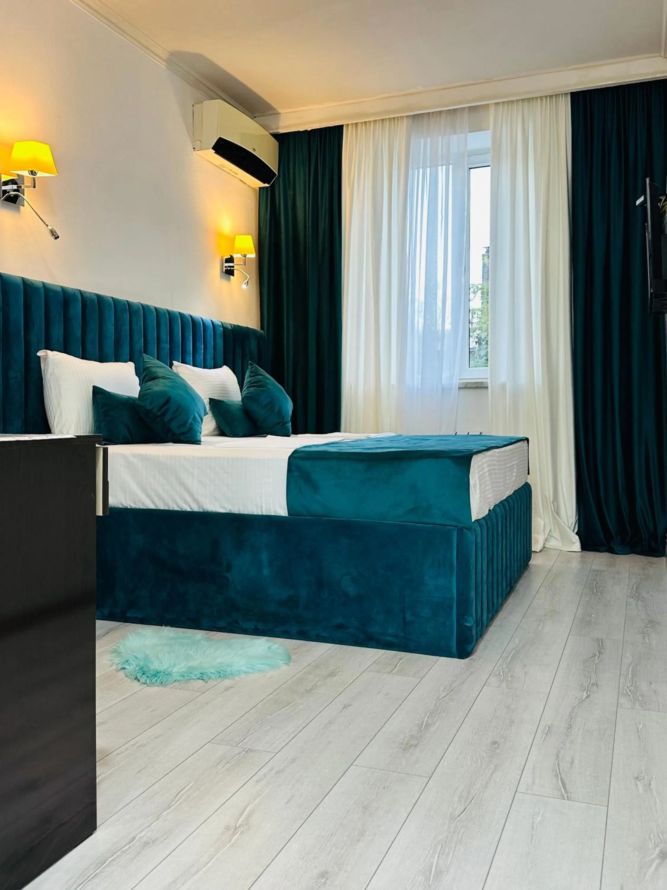 Living room, Bed in Hotel Tigran Mets Yerevan