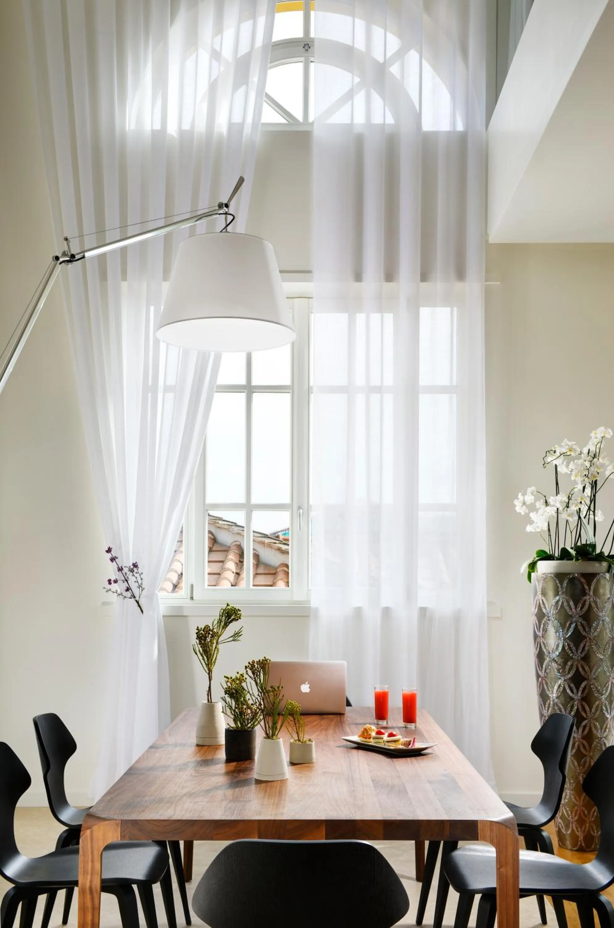 Living room in Palazzo Montemartini Rome, A Radisson Collection Hotel