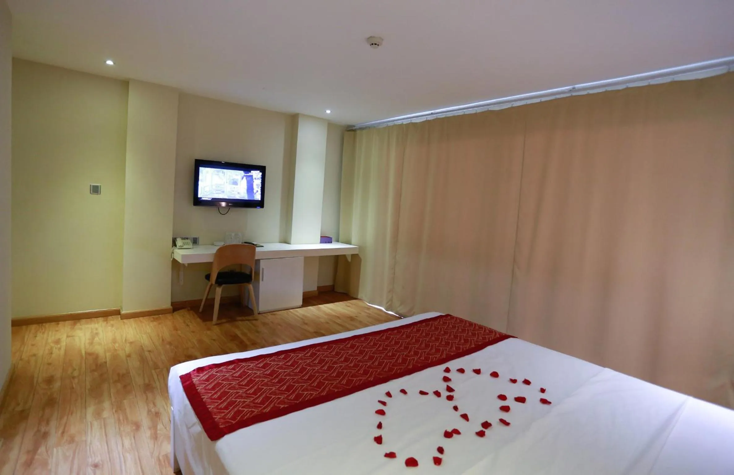 City view, Bed in Thu Do Hotel