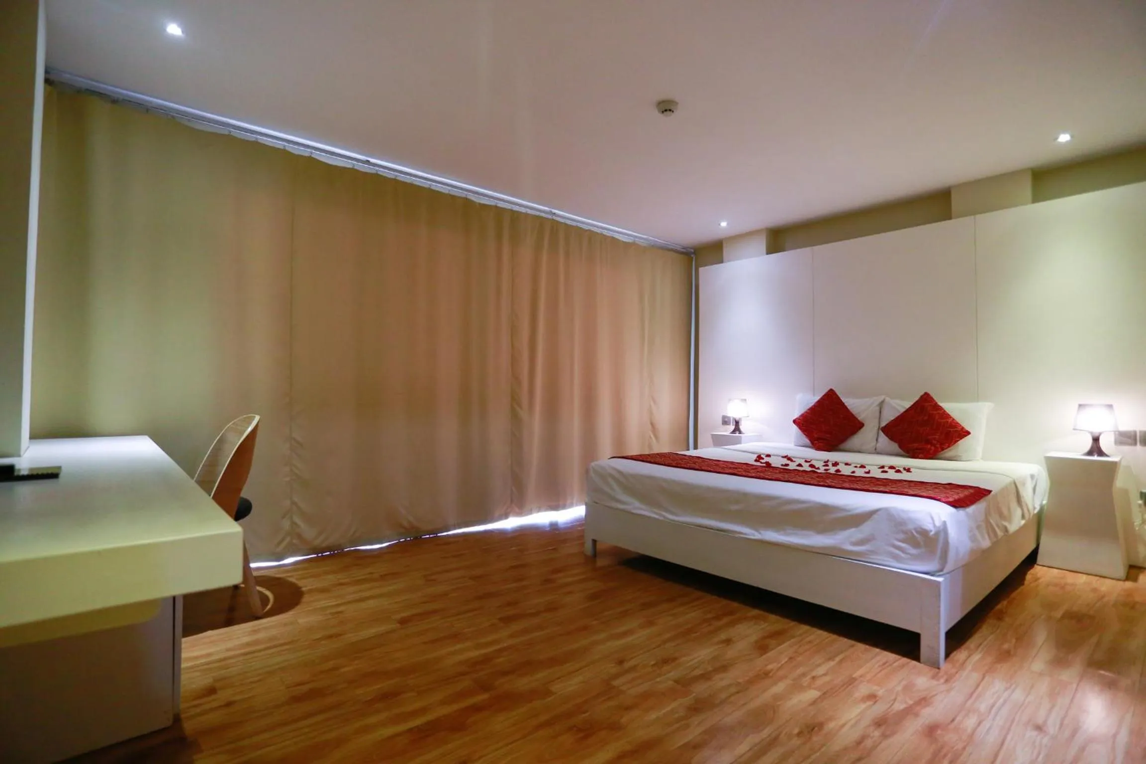 Balcony/Terrace, Bed in Thu Do Hotel