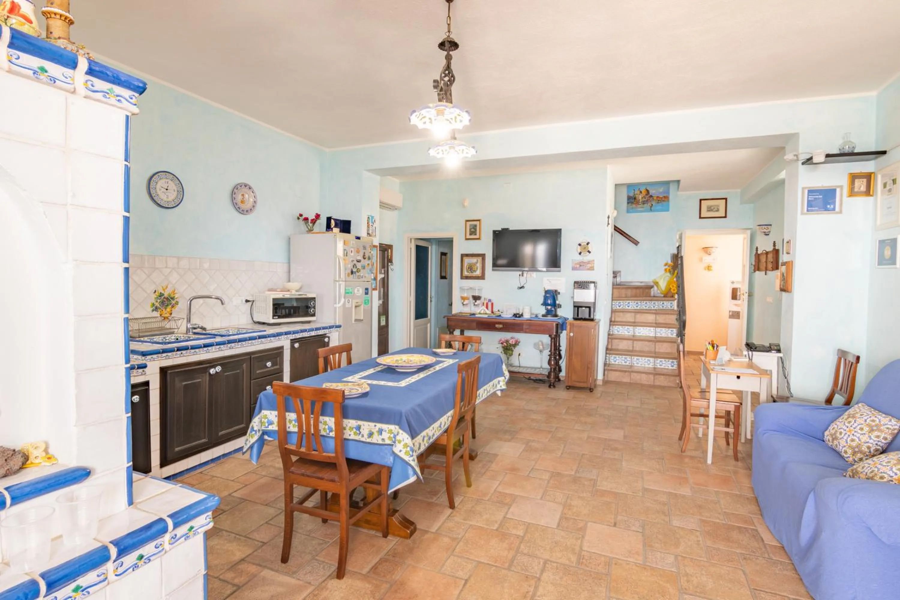 Communal lounge/ TV room in B&B Ottocento Sul Mare