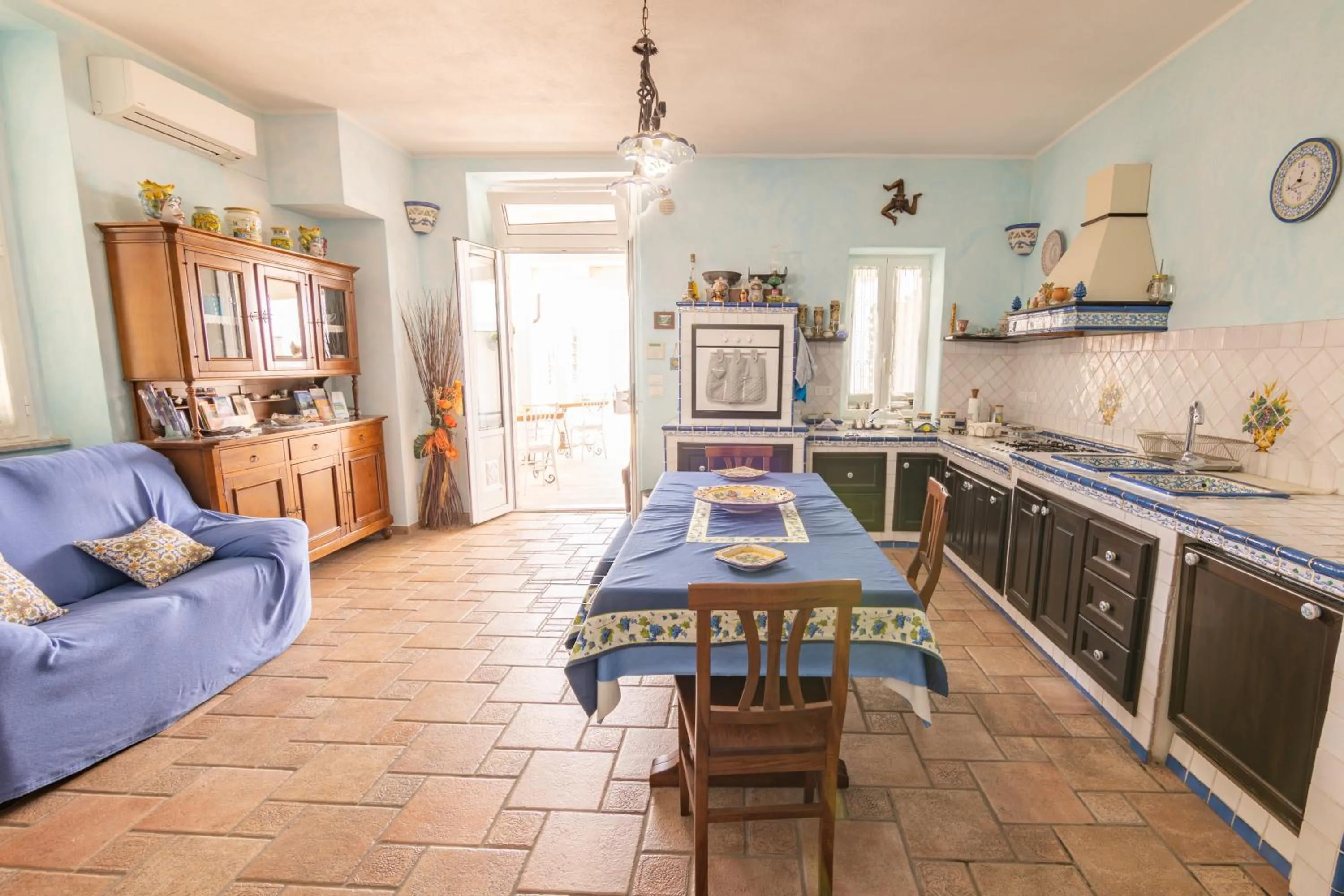 Communal lounge/ TV room in B&B Ottocento Sul Mare