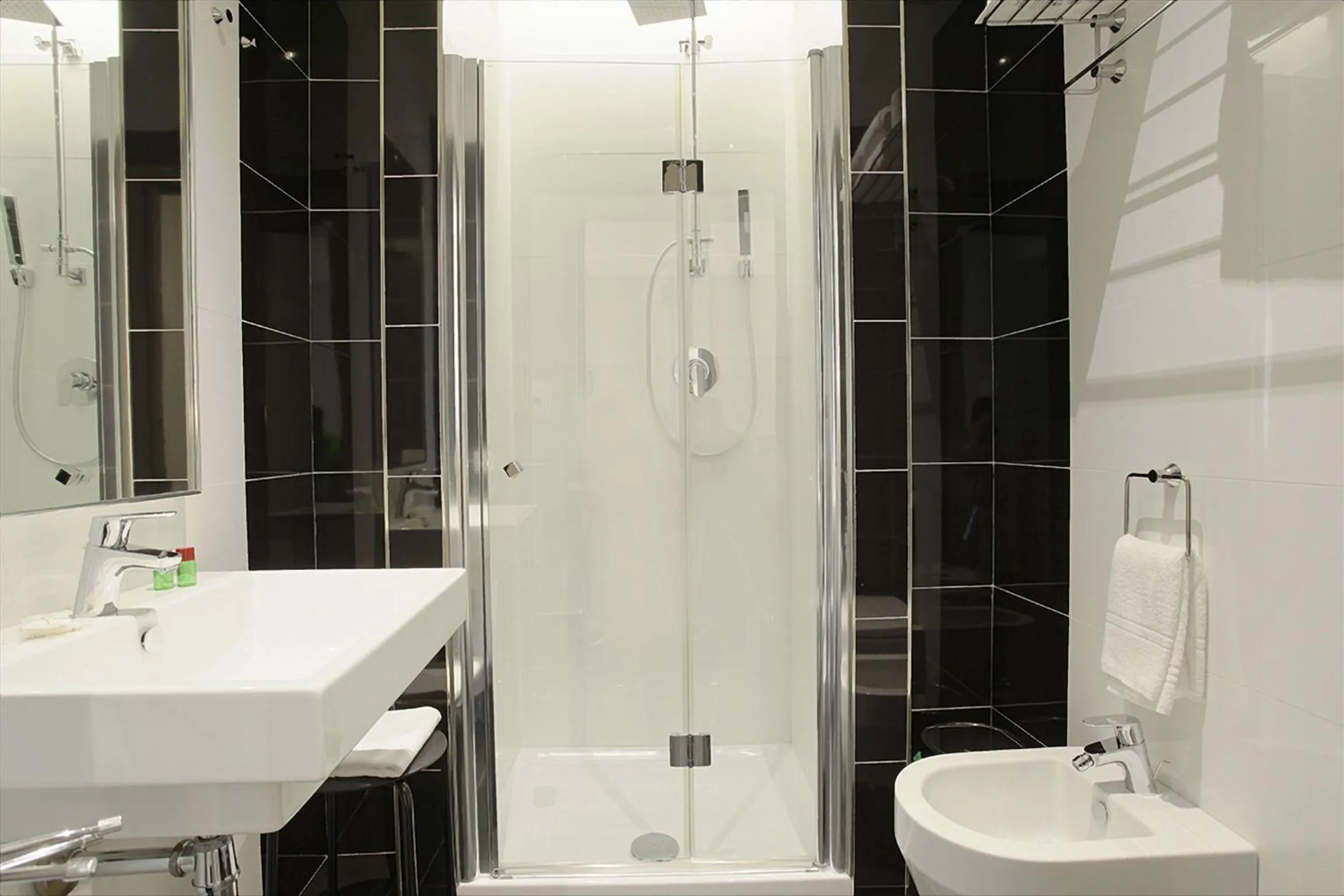 Shower in Hotel Agrigento Home