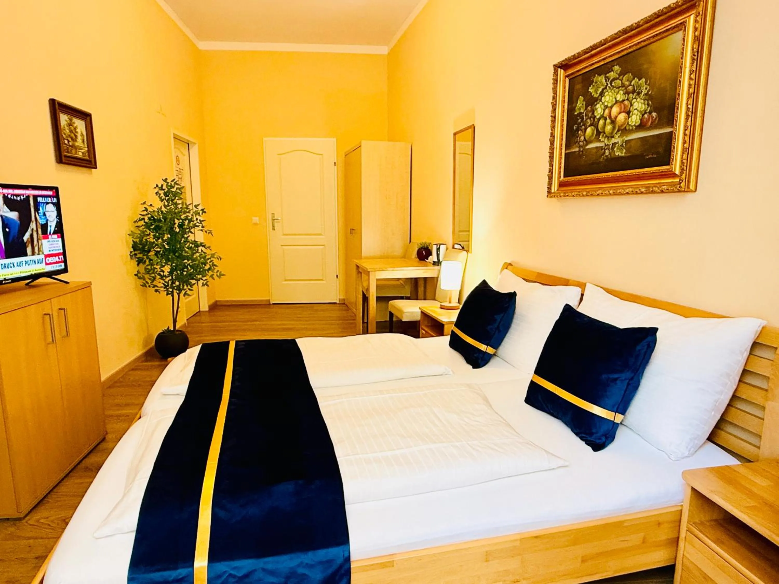 Photo of the whole room, Bed in Pension Liechtenstein