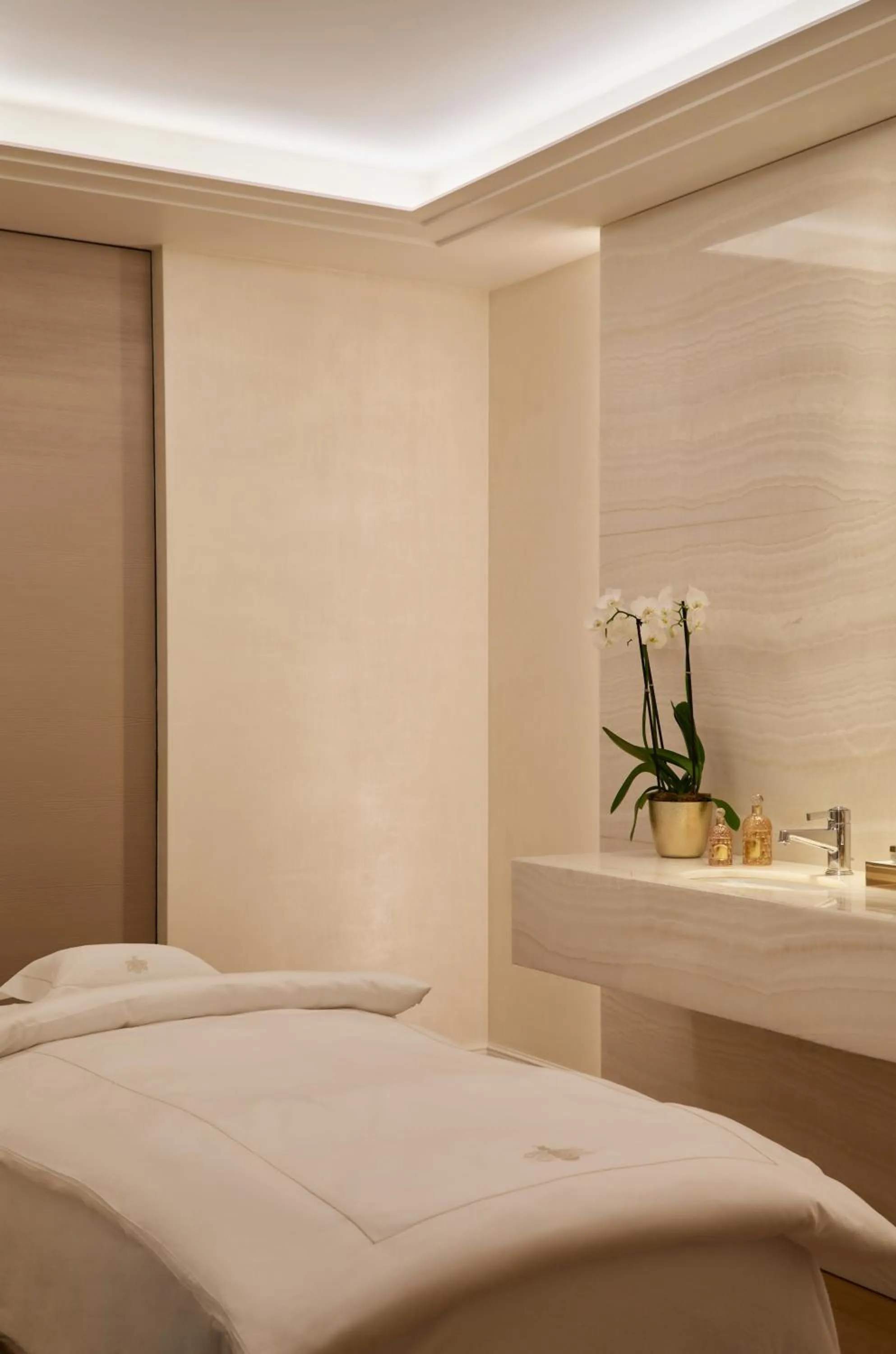 Massage, Bed in The Woodward - Auberge Collection