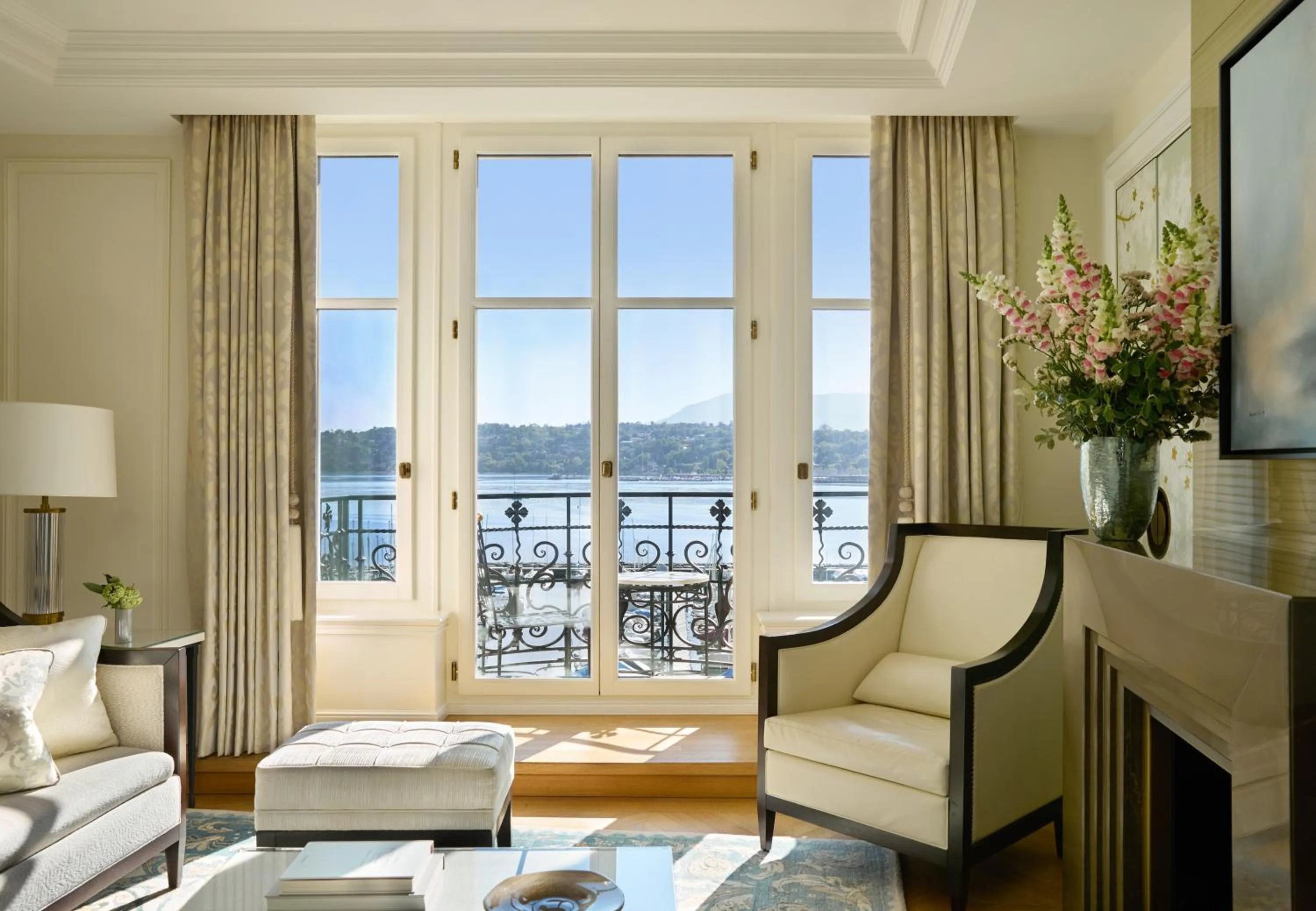 Living room in The Woodward - Auberge Collection