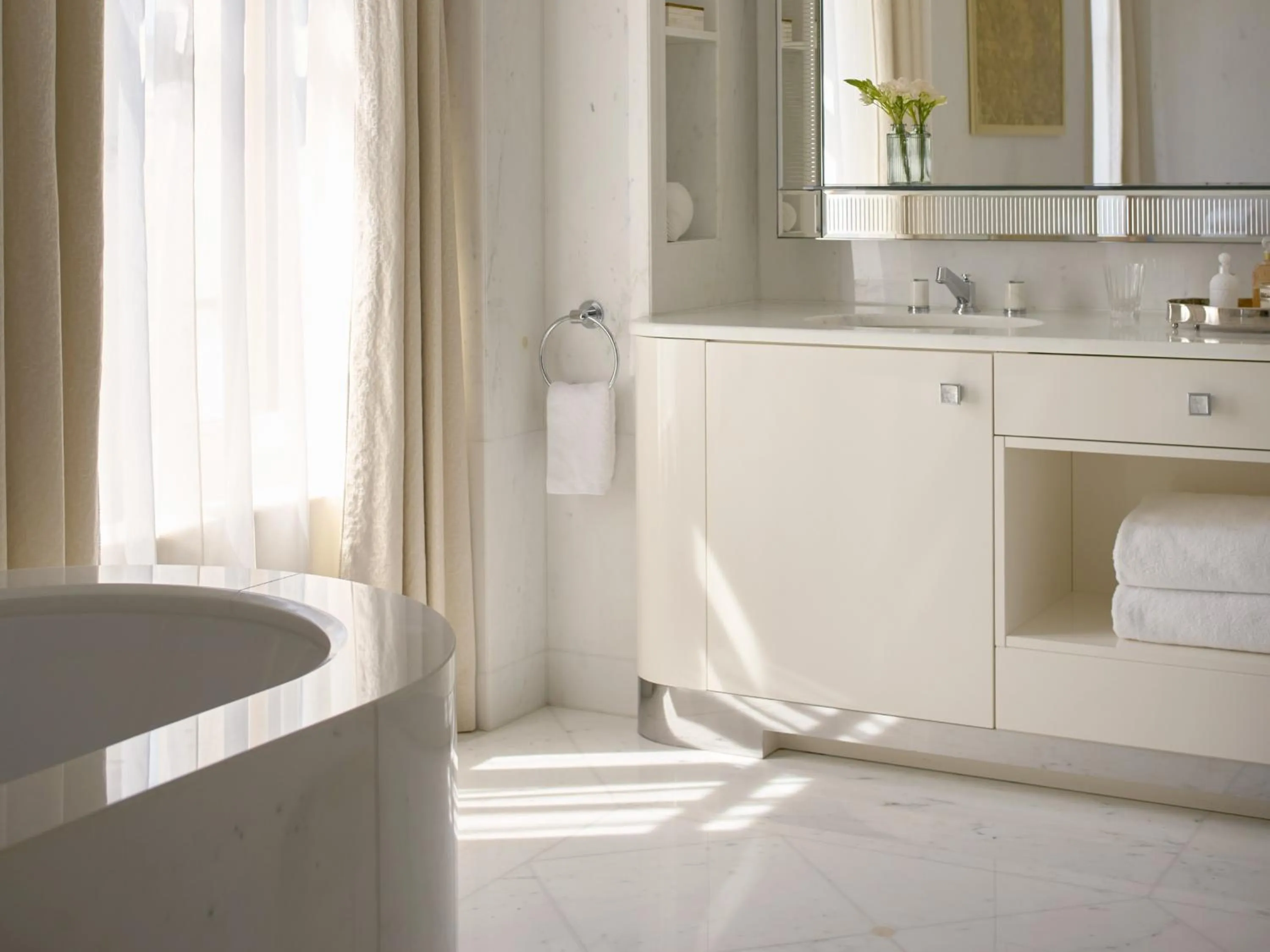 Bathroom in The Woodward - Auberge Collection
