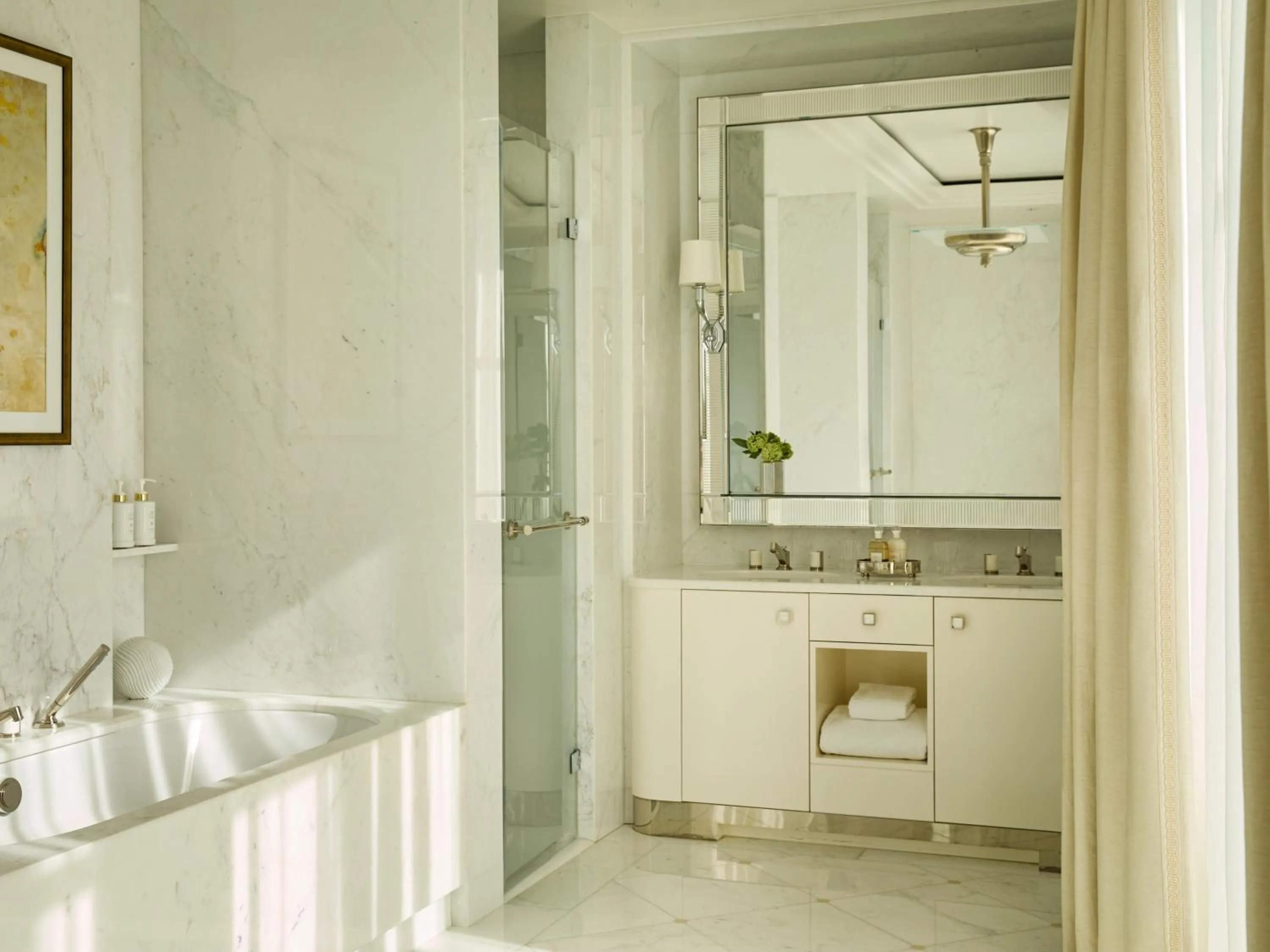 Shower in The Woodward - Auberge Collection