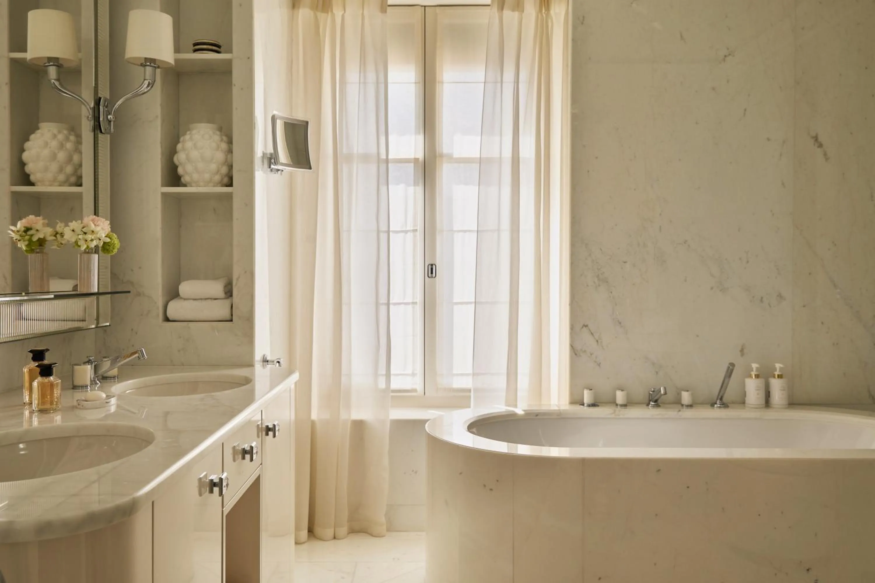 Bathroom in The Woodward - Auberge Collection