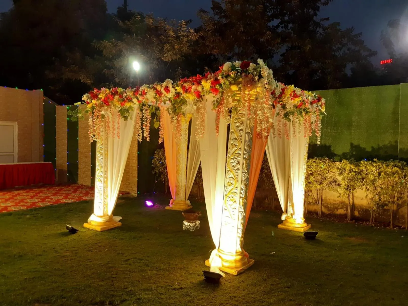 Garden in Hotel Maiden Residency