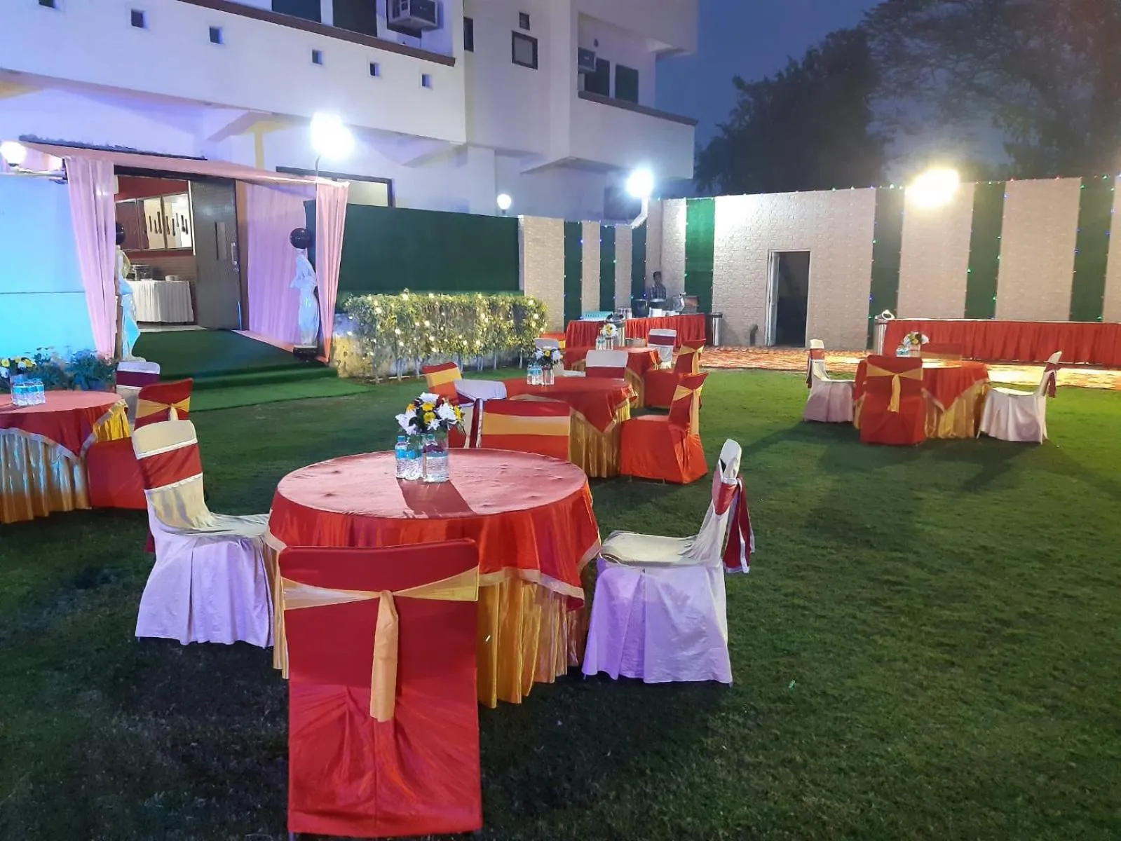 Garden in Hotel Maiden Residency