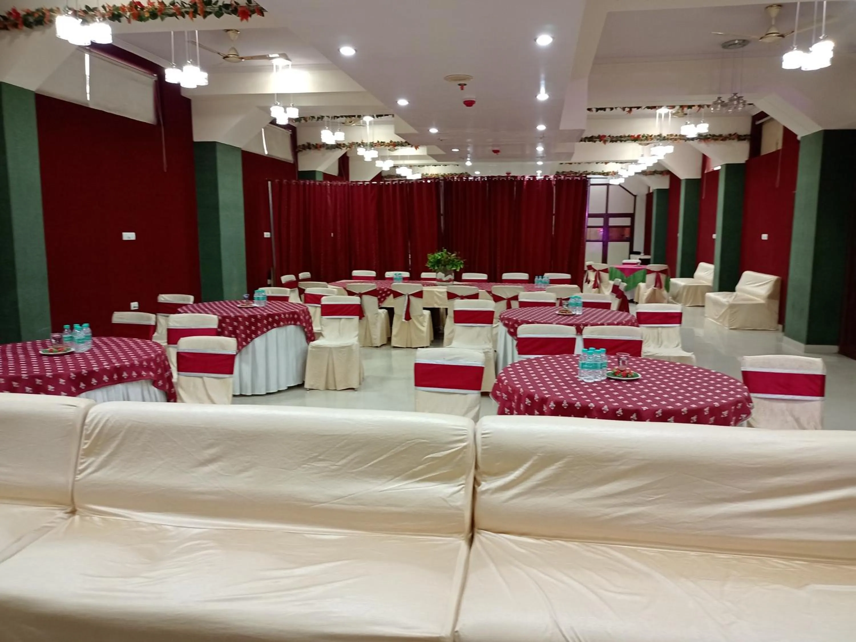 Banquet/Function facilities in Hotel Maiden Residency