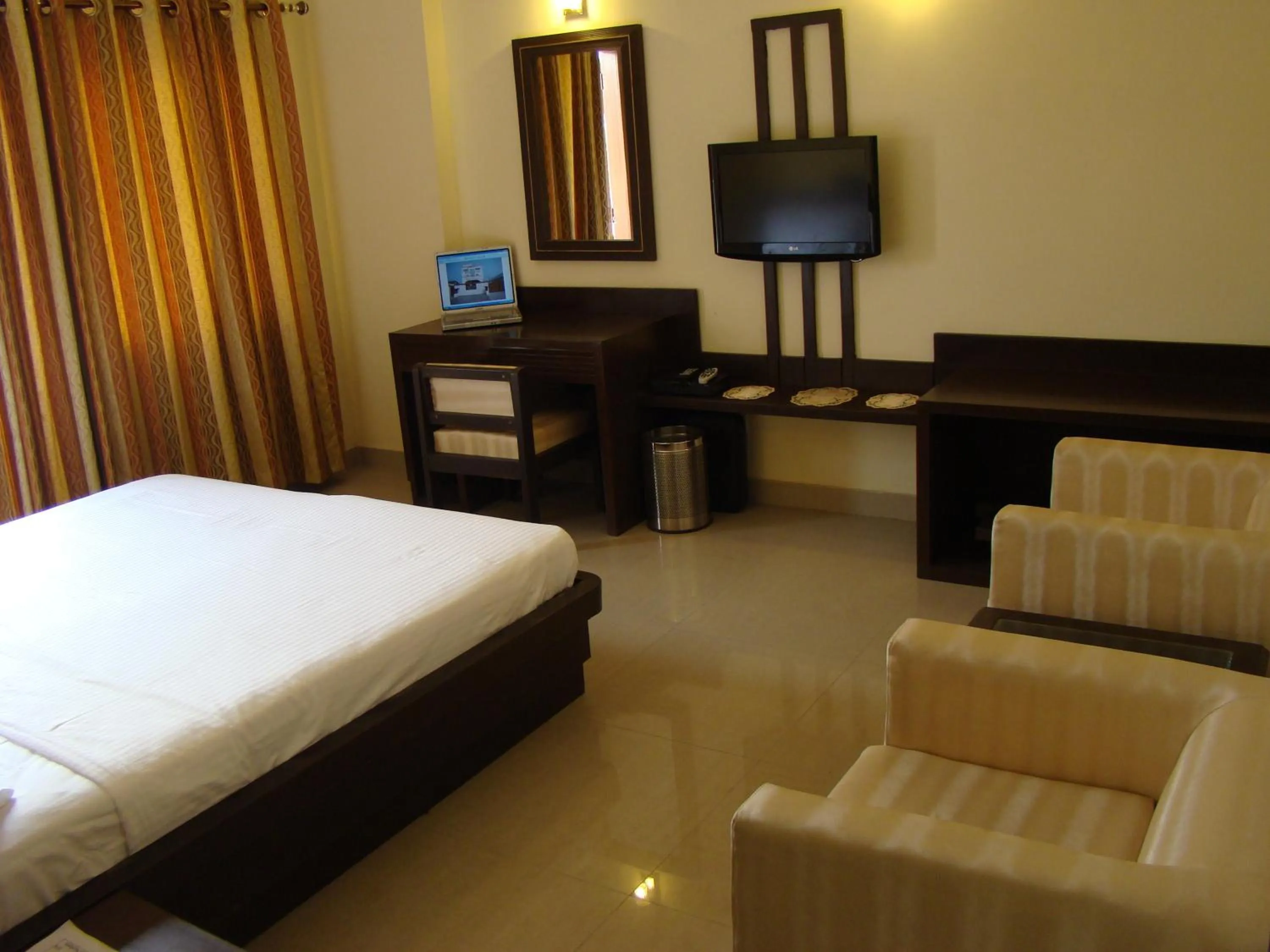 TV and multimedia, Bed in Hotel Maiden Residency
