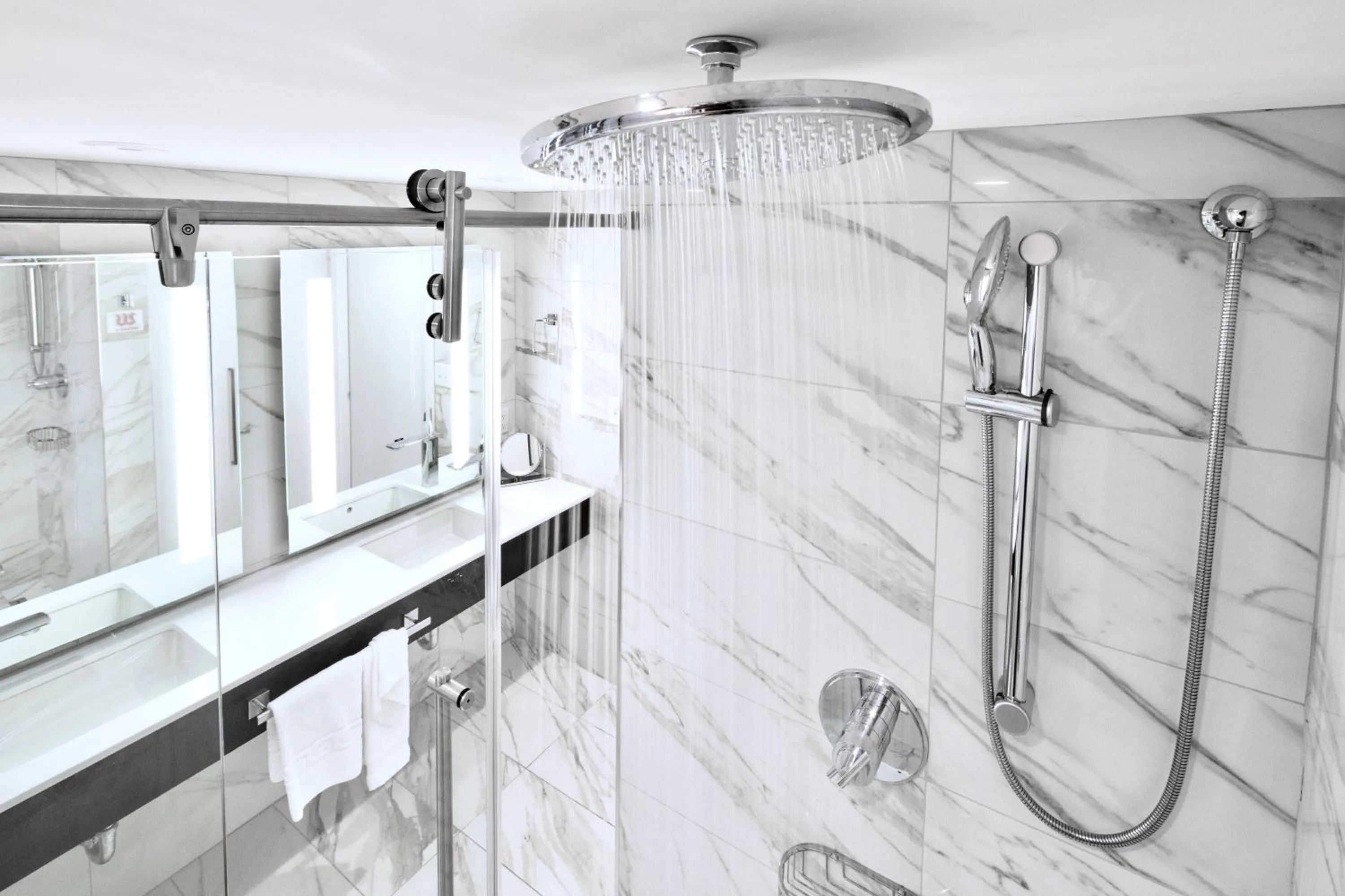 Shower, Bathroom in Weber's Hotel & Restaurant