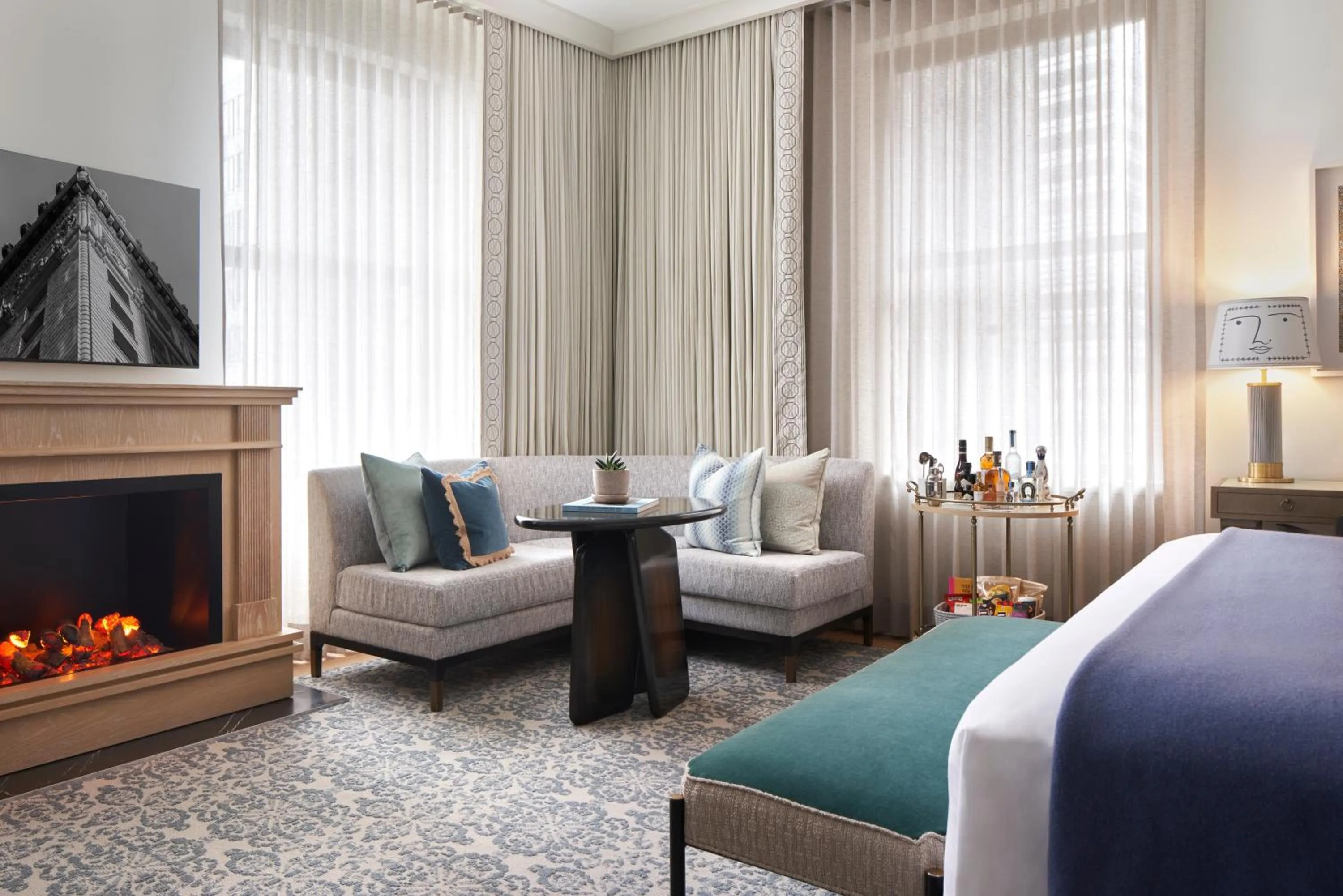 Seating area, Bed in The Wall Street Hotel New York City