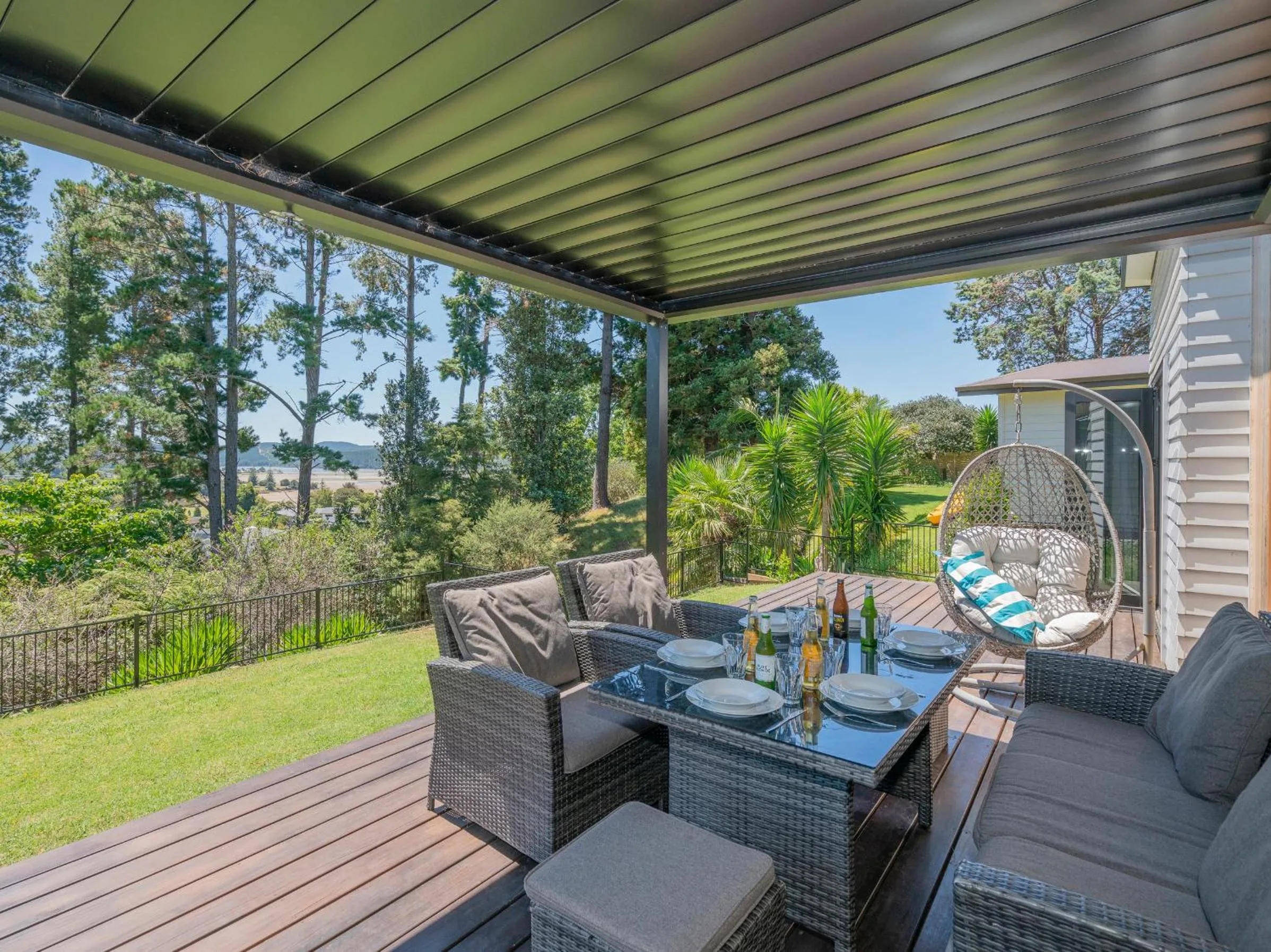 Treetop Bach - Whangamata Holiday Home